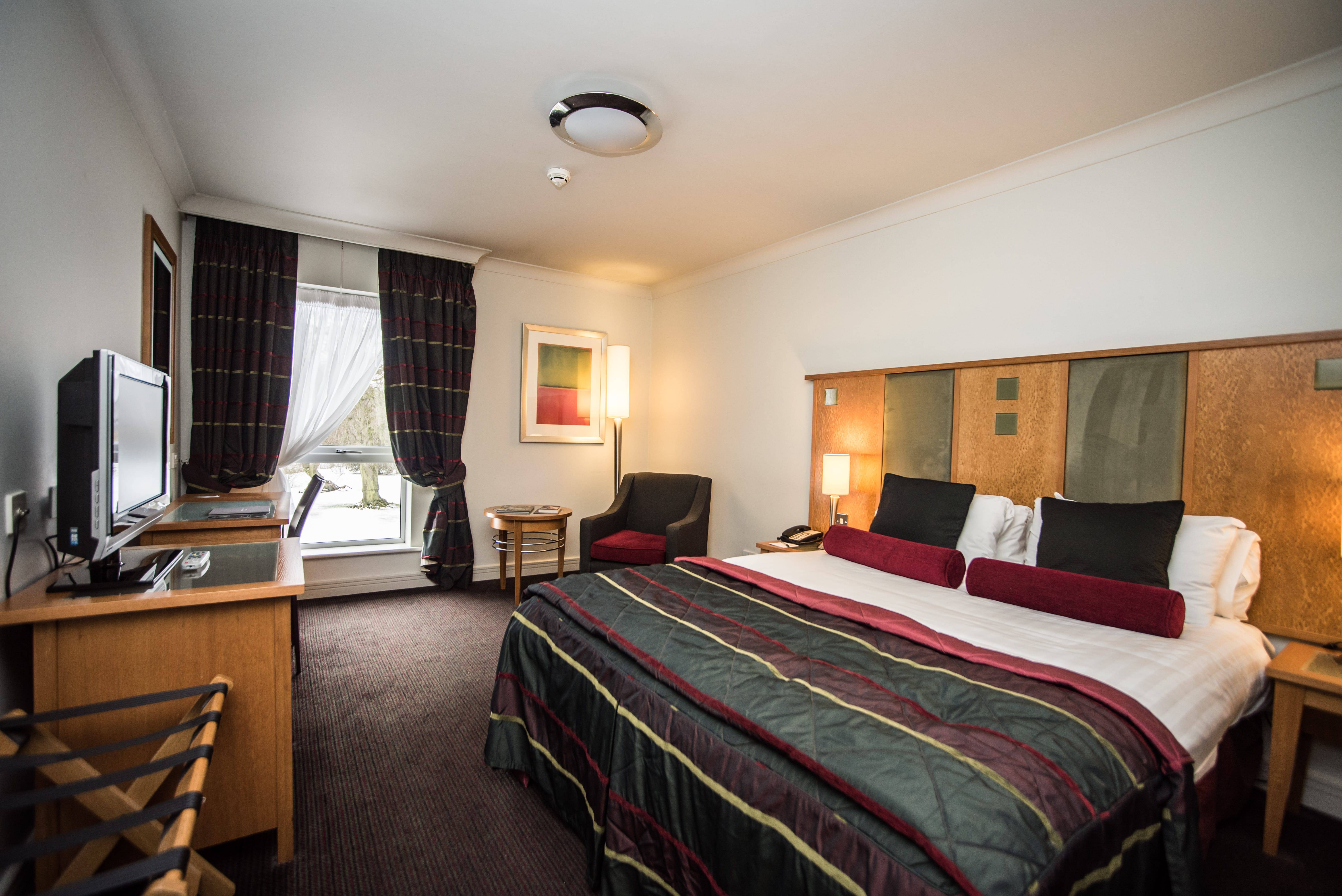 Eastwood Hall, Eastwood : hotel during the day - Dayuse.co.uk