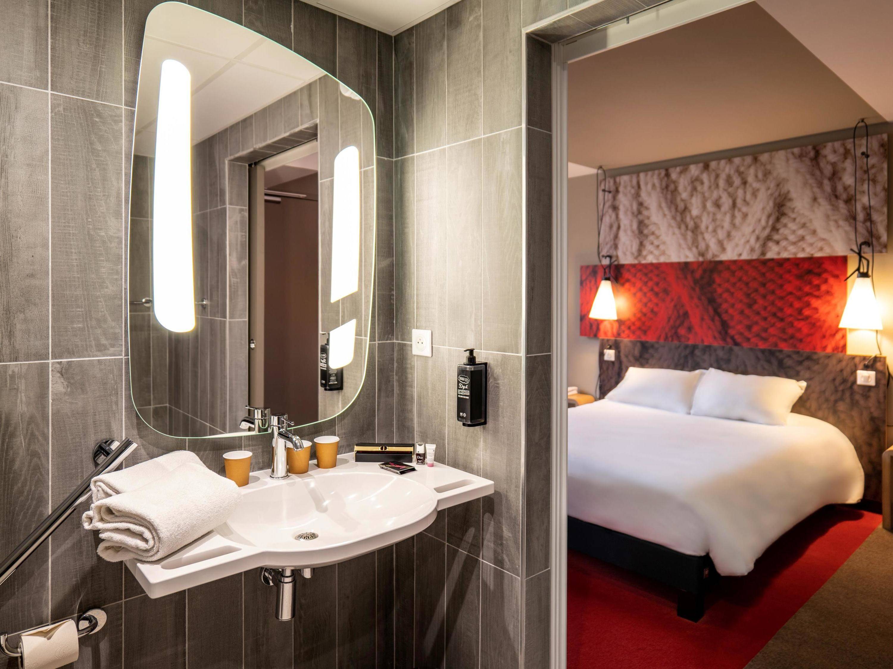 ibis Moulins South