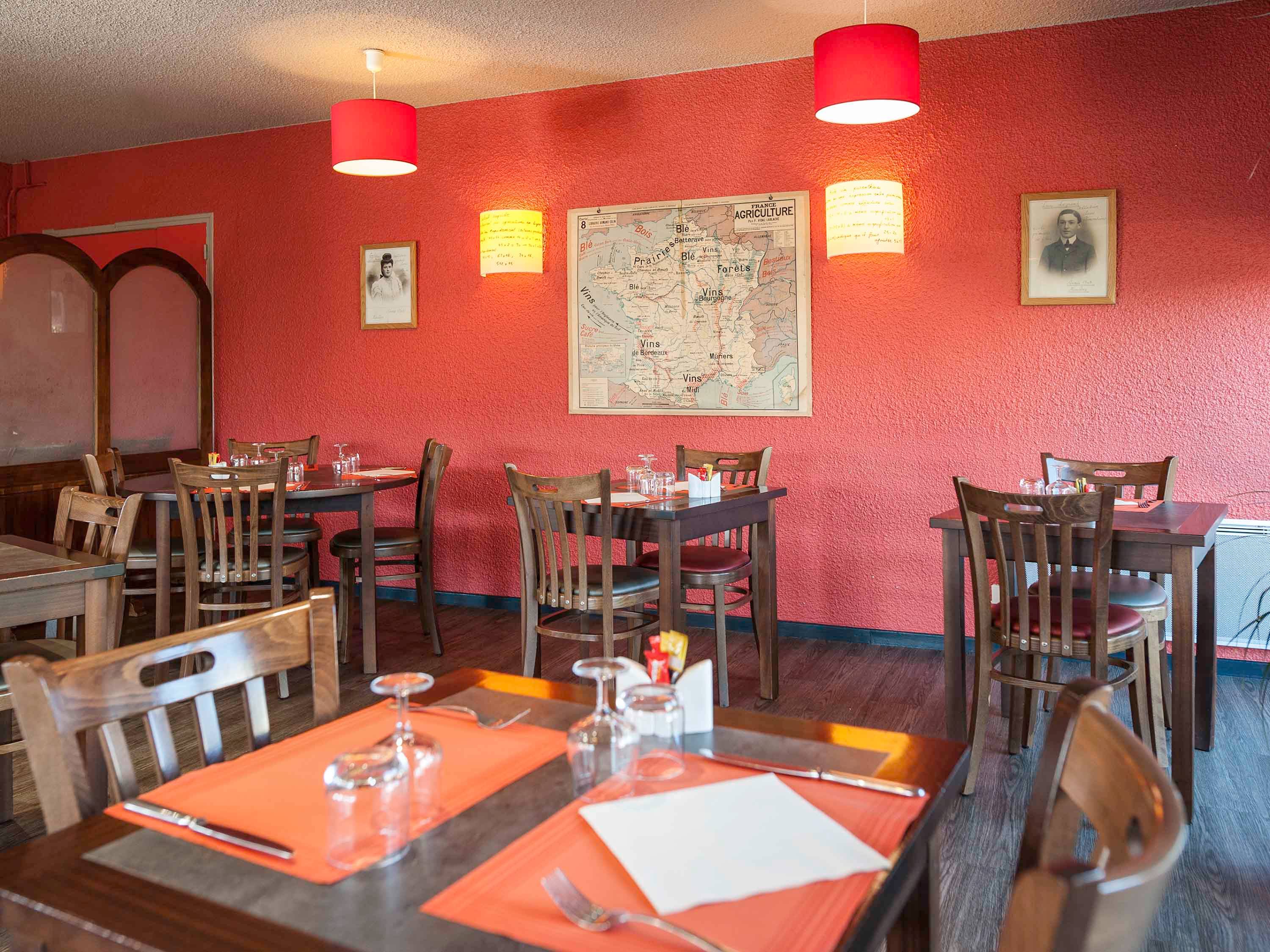ibis Moulins South