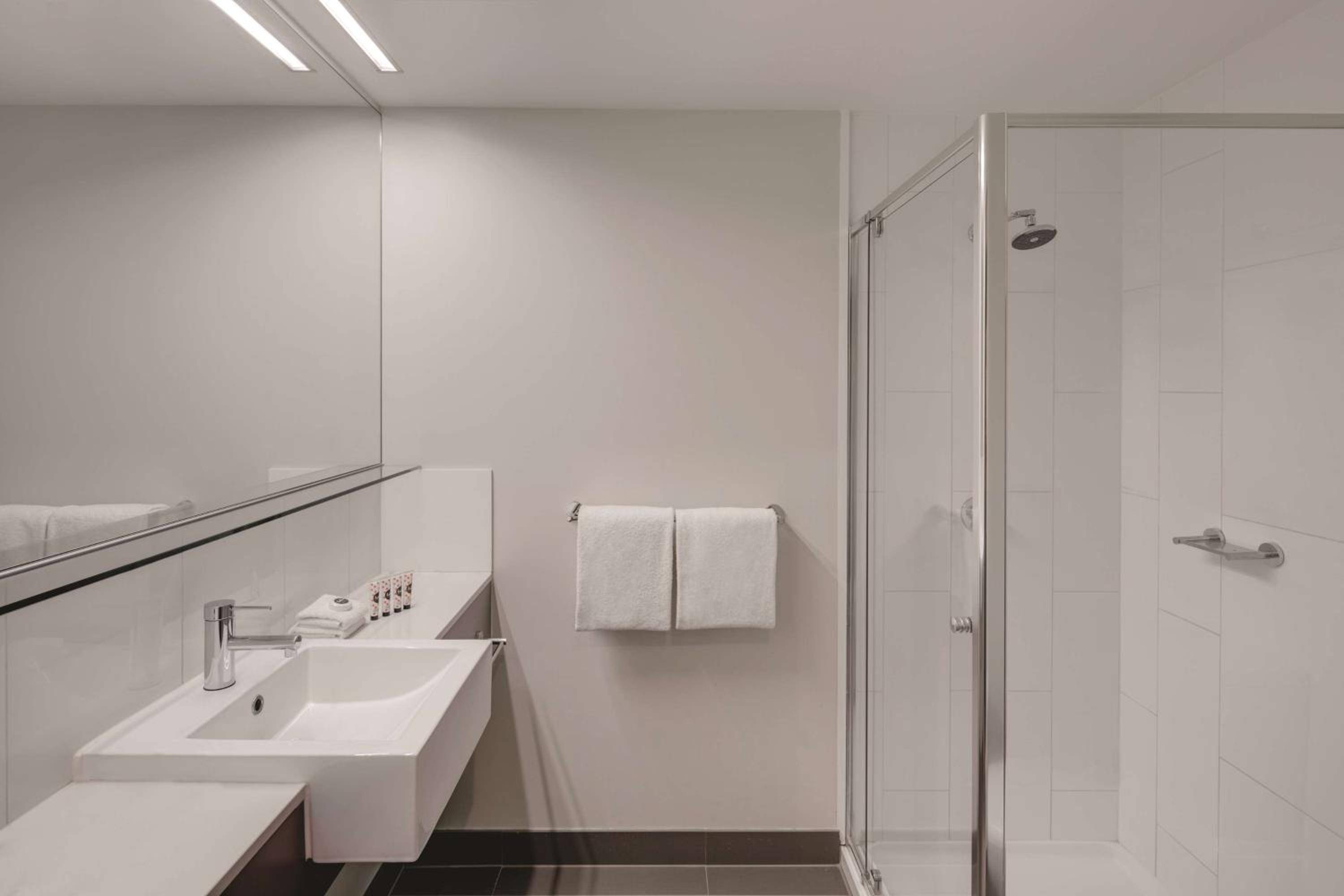 Travelodge Hotel Melbourne Docklands