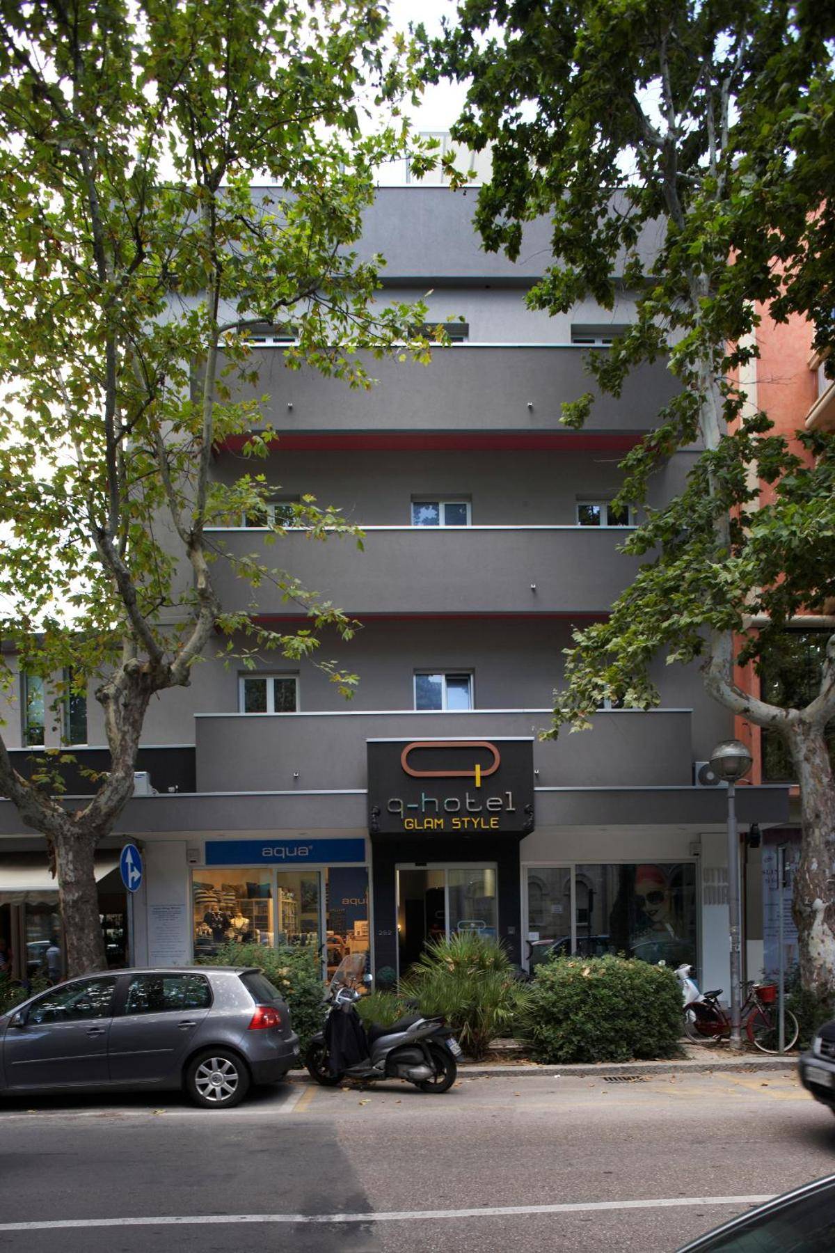 Q HOTEL