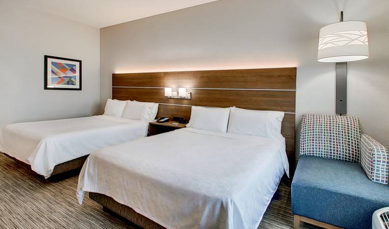 Holiday Inn Express & Suites Chicago North-Waukegan-Gurnee