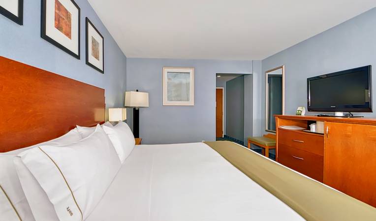 Holiday Inn Express Laguardia Airport