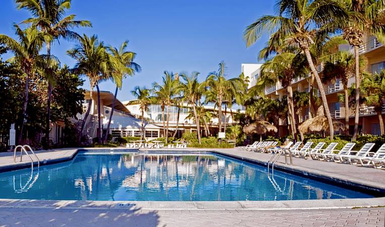 Days Hotel Thunderbird Beach Resort