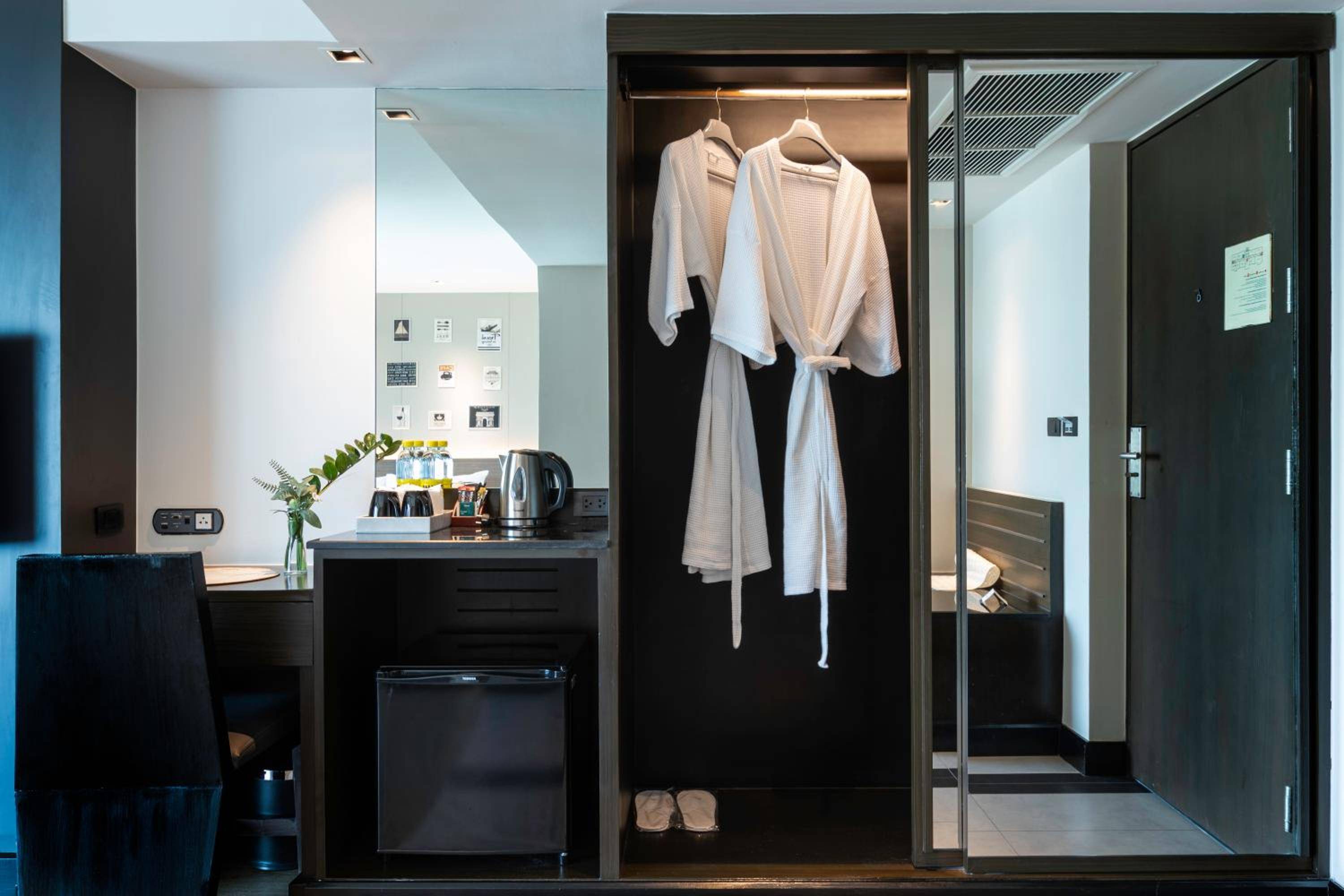 Golden Tulip Mandison Suites