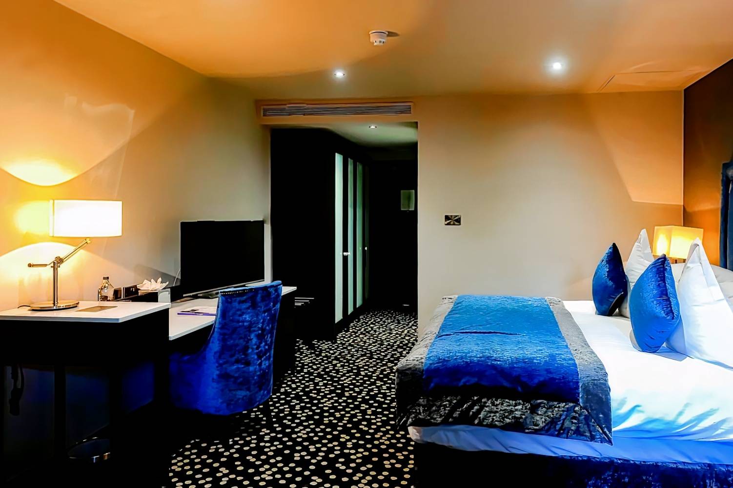 Ten Square Hotel