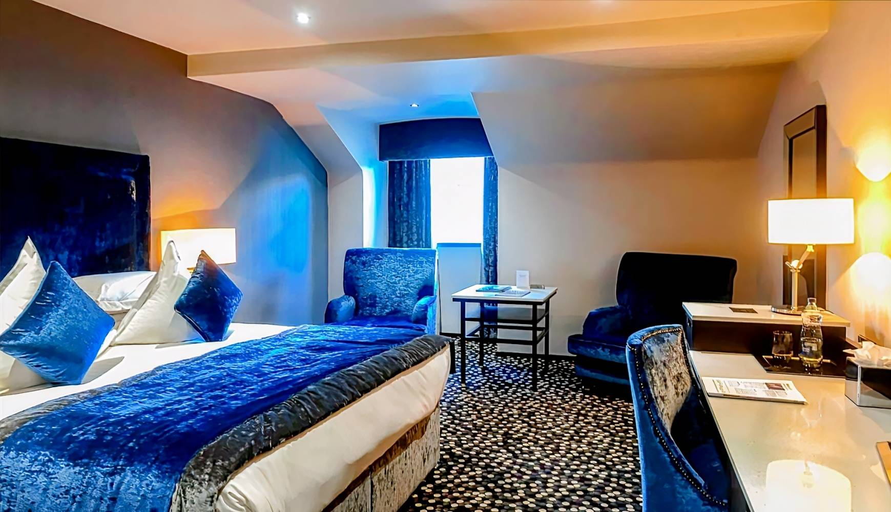 Ten Square Hotel