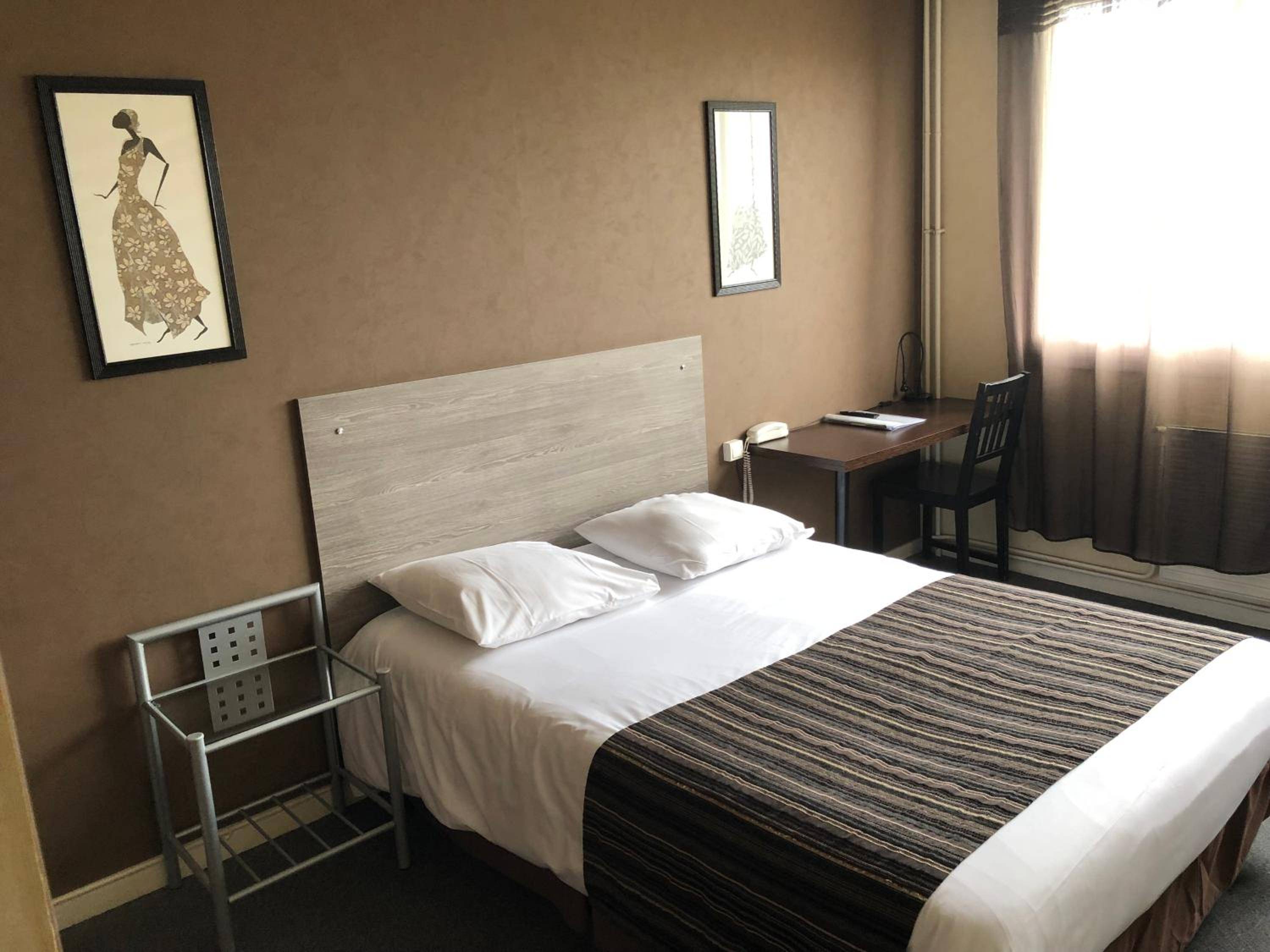 Adonis Lyon Est Artys Hotel