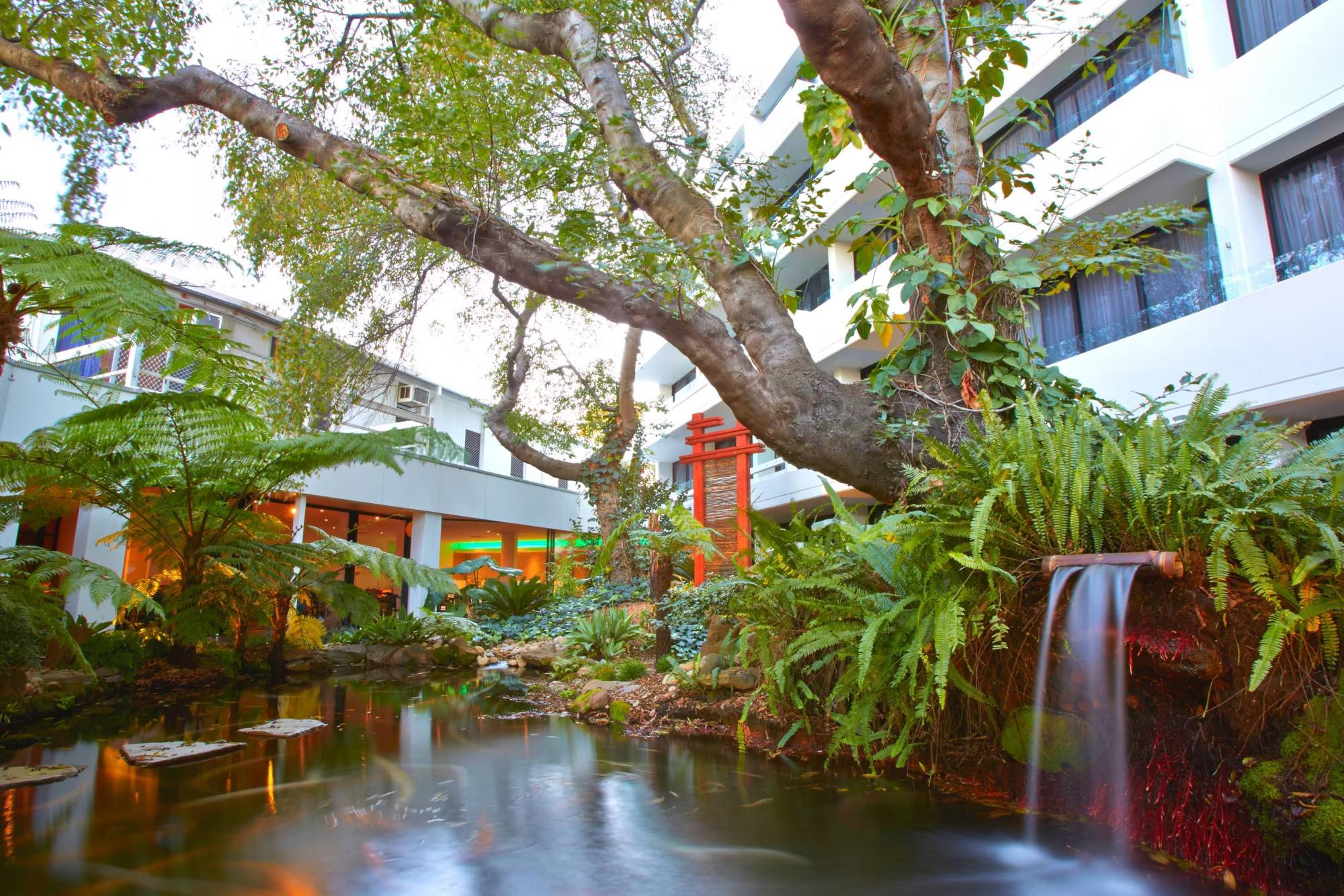 Holiday Inn Warwick Farm, an IHG Hotel