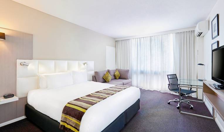 Holiday Inn Warwick Farm