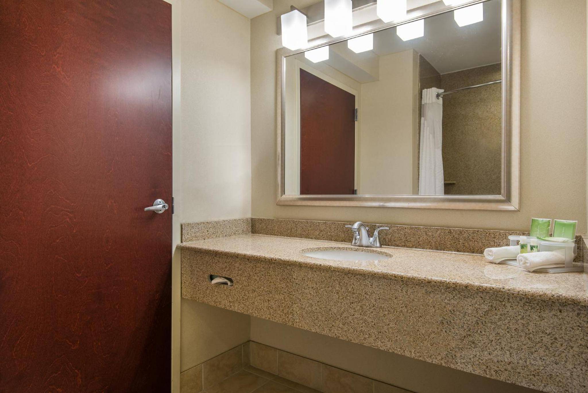 Holiday inn Express Haskell-Wayne Area, an IHG Hotel