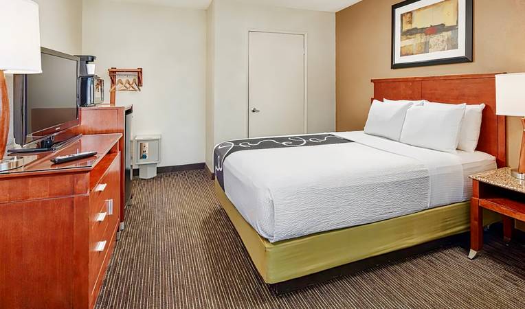 La Quinta Inn & Suites by Wyndham San Diego SeaWorld/Zoo