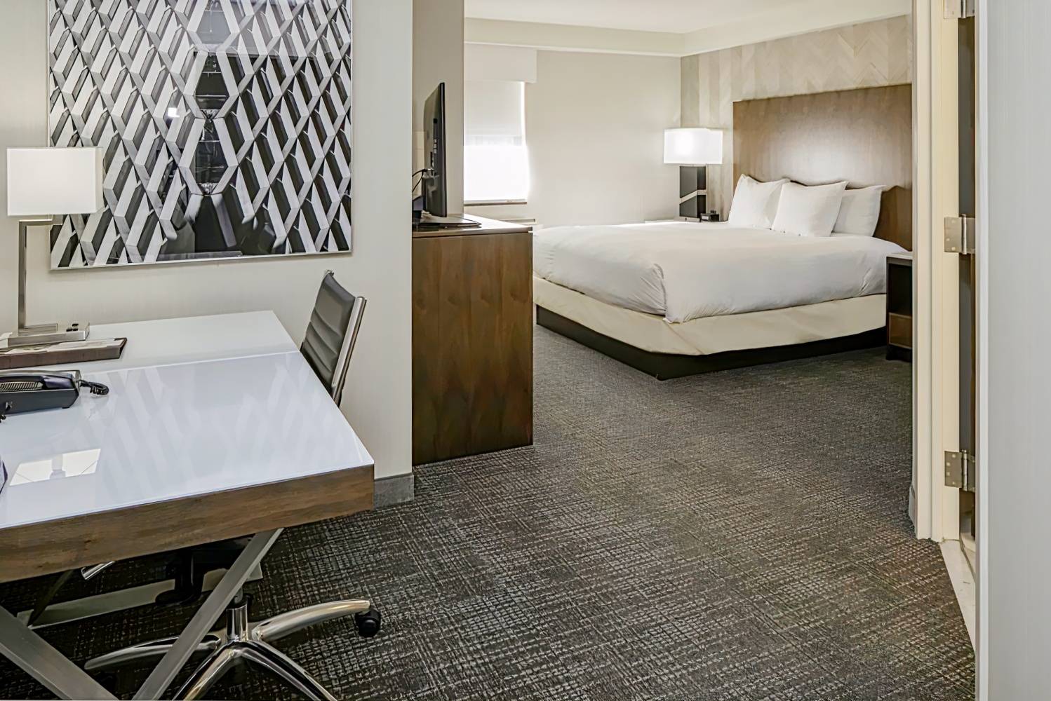 Doubletree Hotel and Suites Downtown Pittsburgh