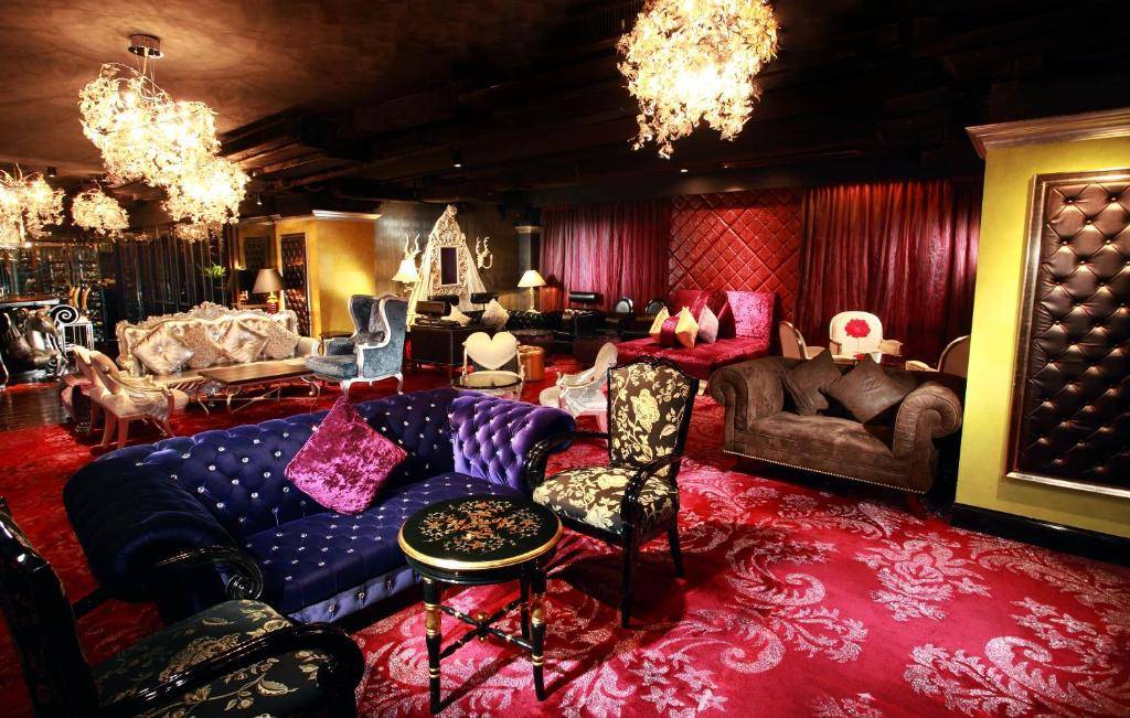 The Luxe Manor