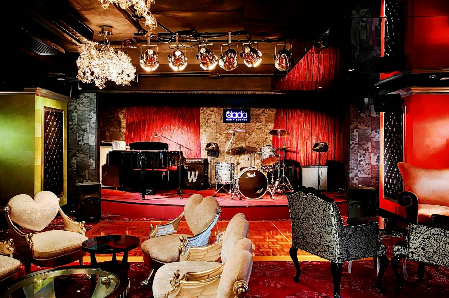 The Luxe Manor