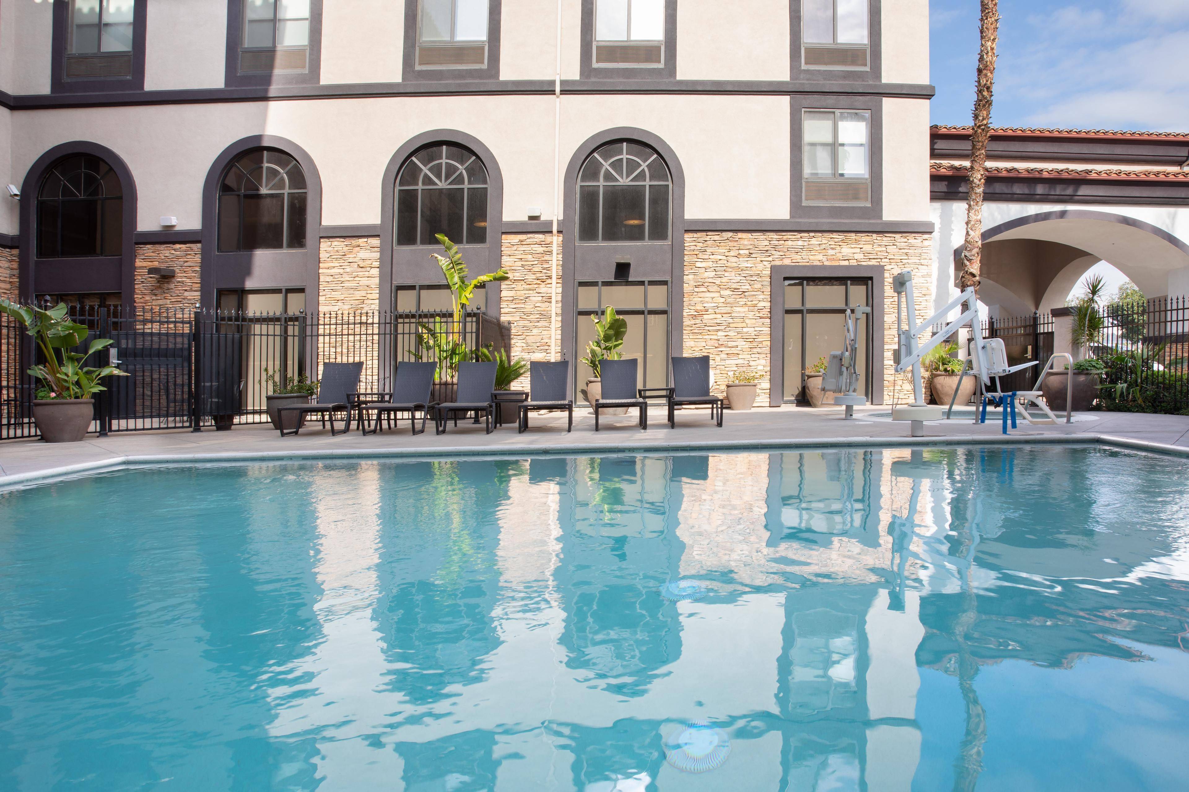 Holiday Inn Express & Suites Ontario Airport, an IHG Hotel