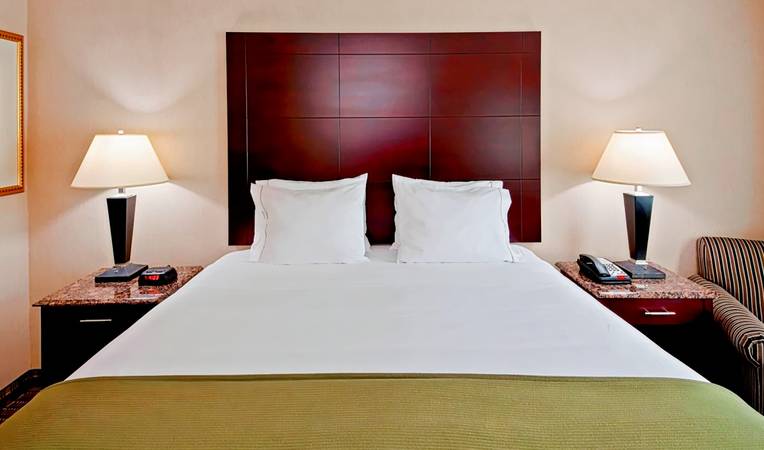 Days Hotel by Wyndham North Bergen /NYC Area