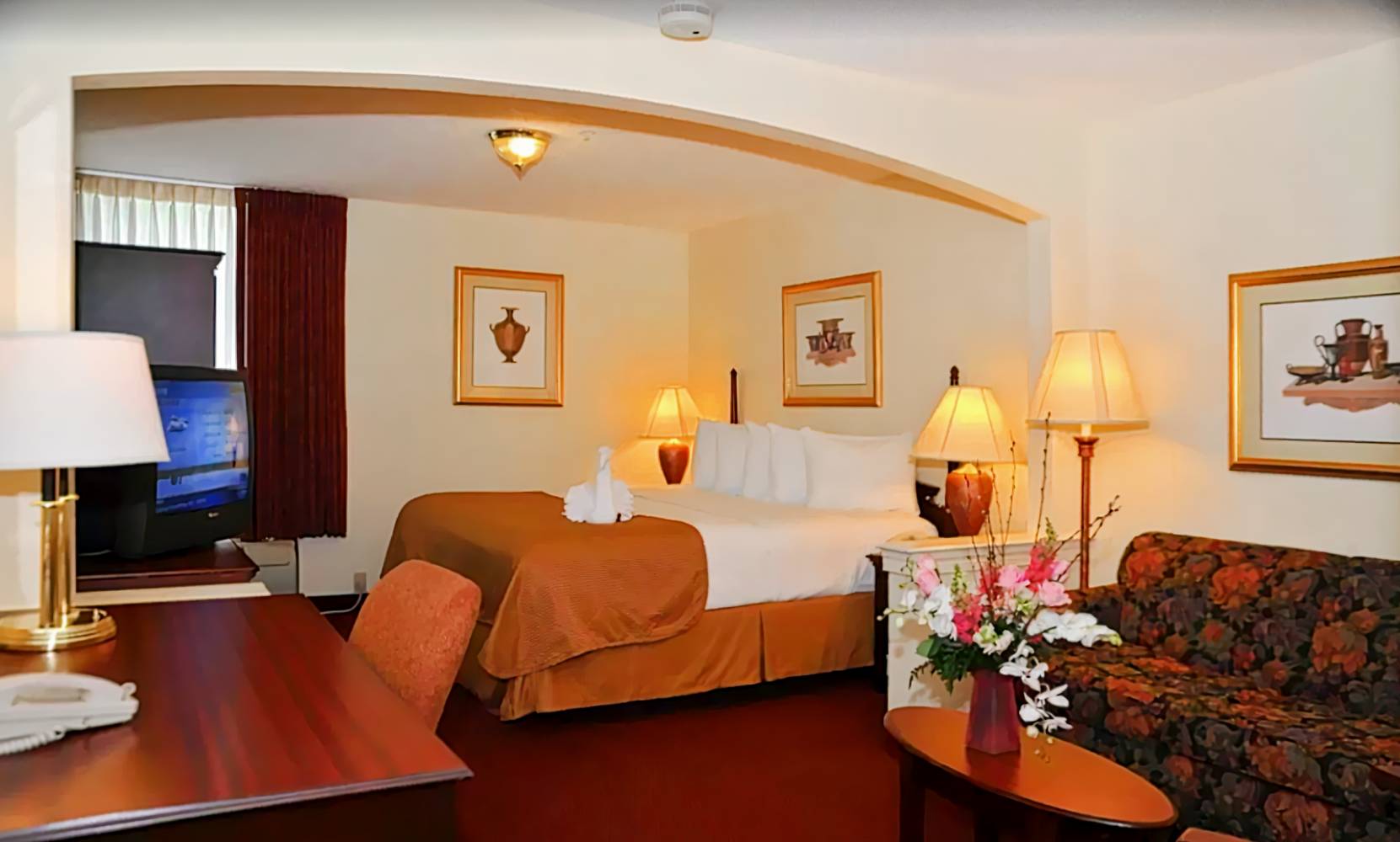 Opal Hotel & Suites