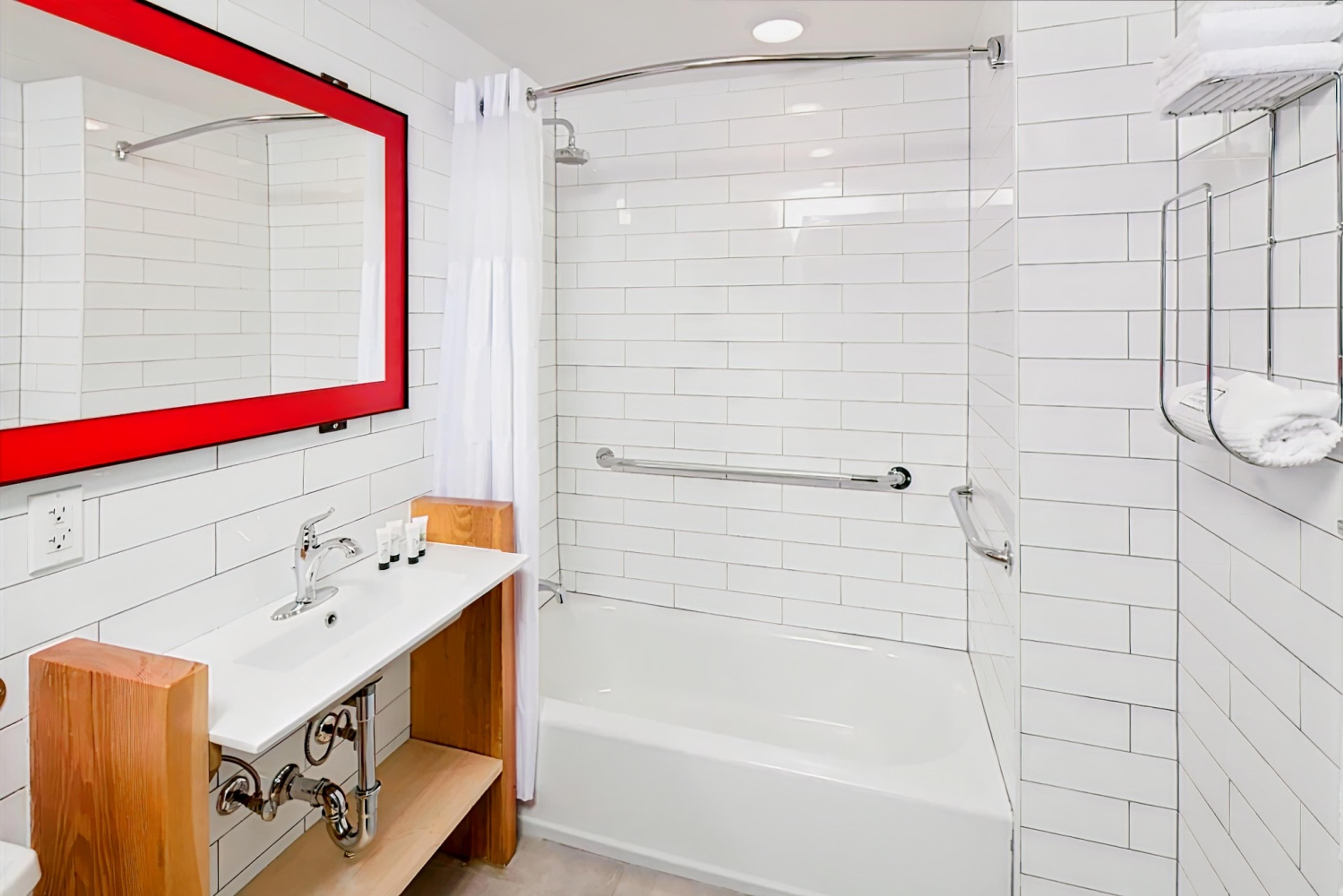 Hotel Rl By Red Lion Brooklyn Hotel RL Brooklyn, Bedford-Stuyvesant : hotel during the day - Dayuse.com