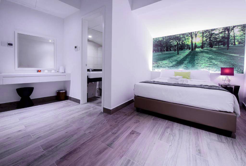 J8 Hotel