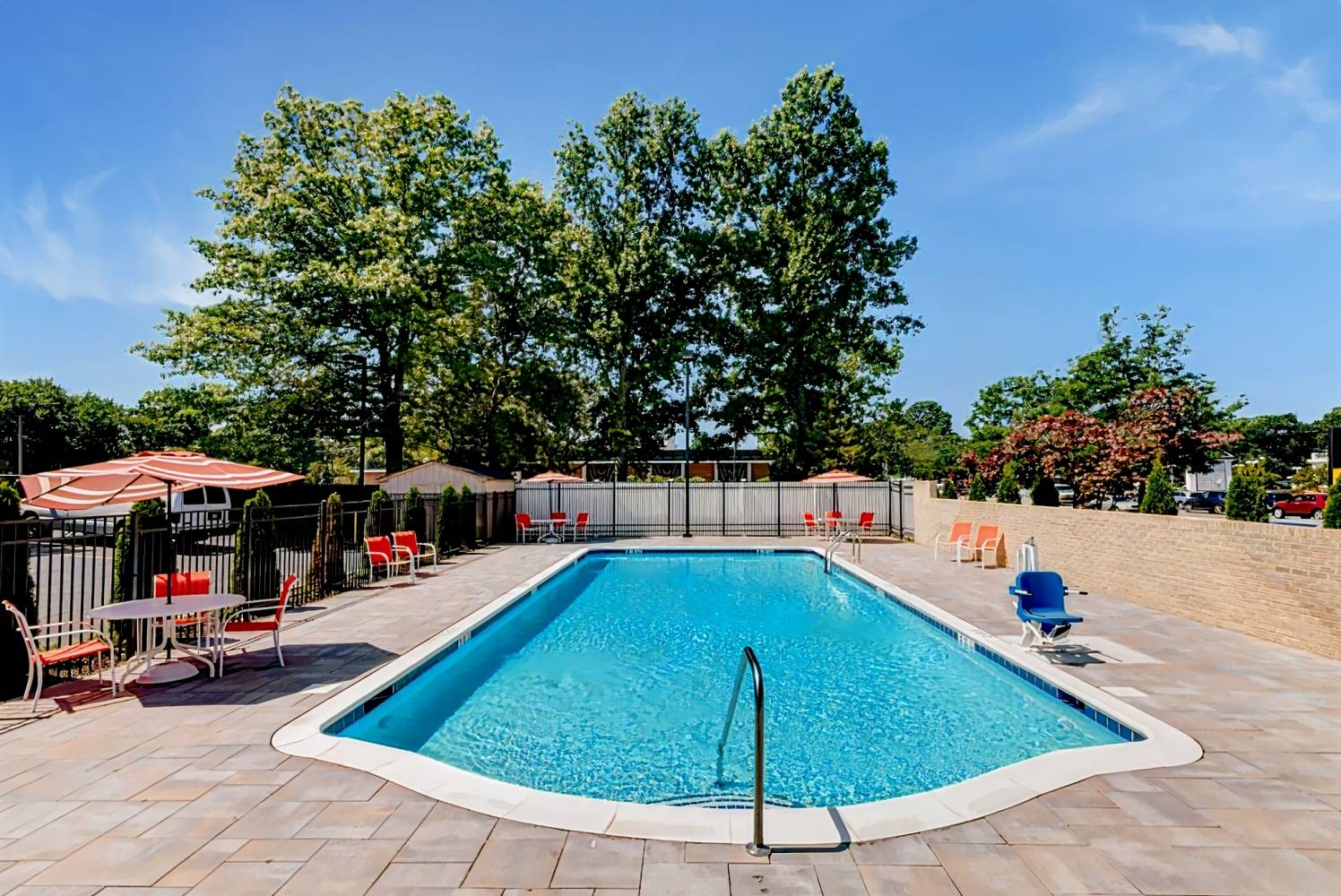 Days Inn by Wyndham Woodbury Long Island
