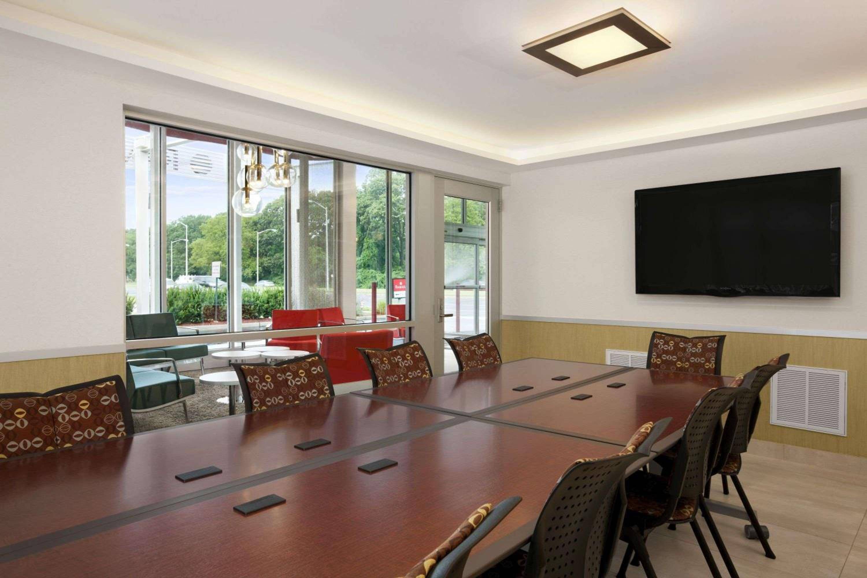 Ramada by Wyndham Rockville Centre