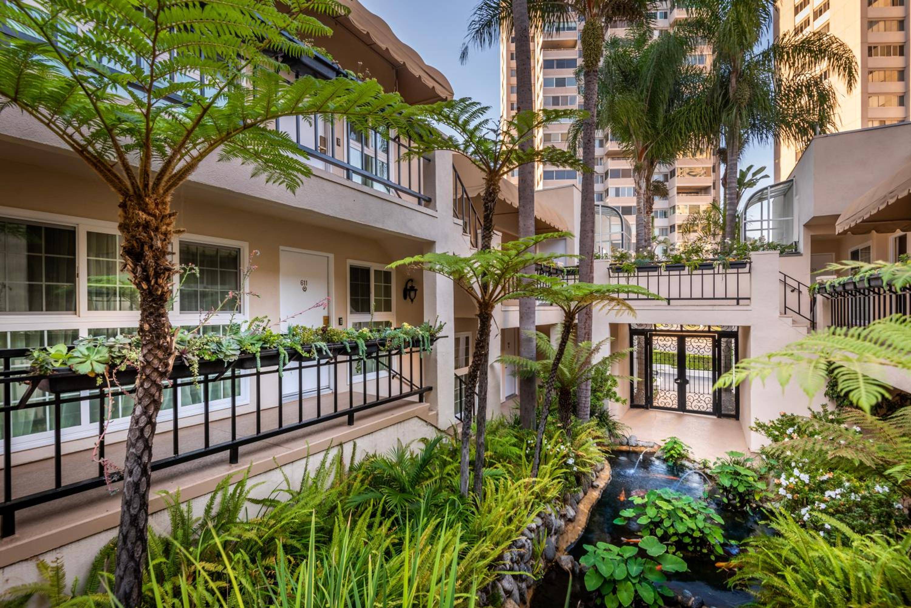 Beverly Hills Plaza Hotel & Spa