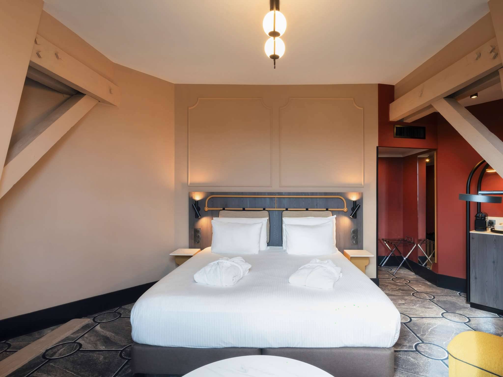 Grand Hôtel des Brotteaux Lyon  Handwritten Collection