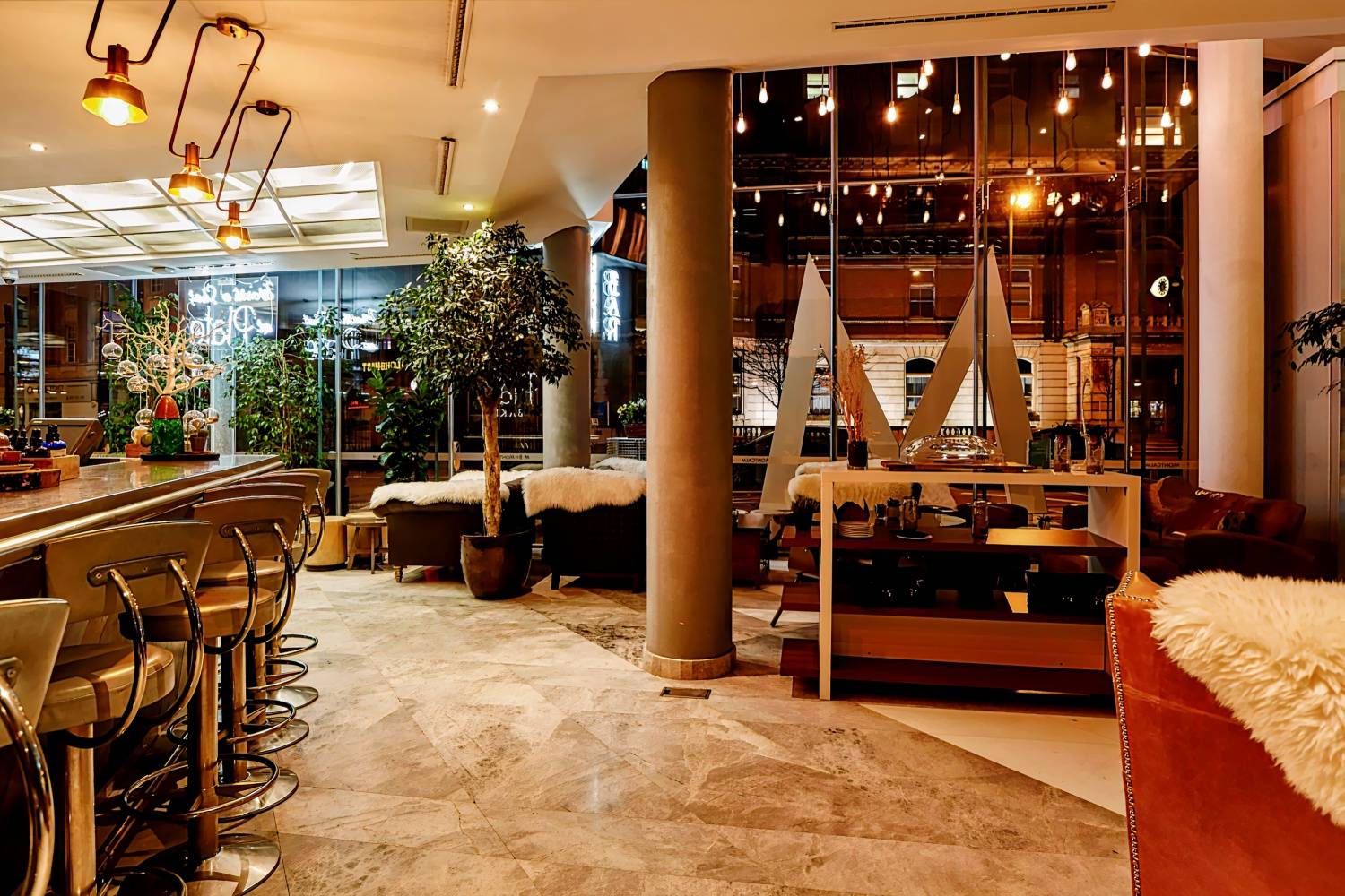 M by Montcalm