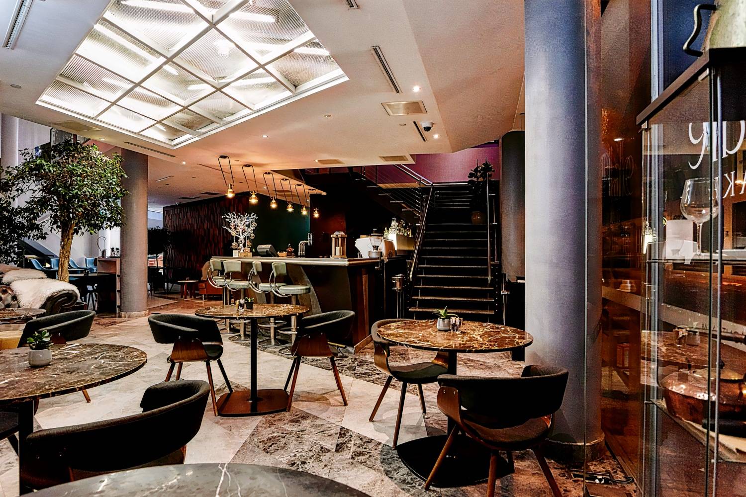 M by Montcalm