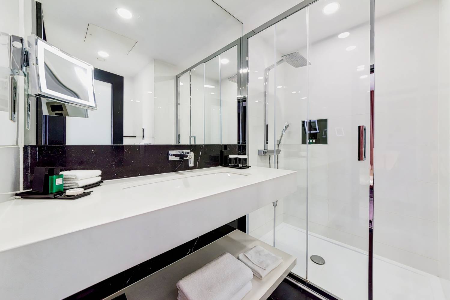 M by Montcalm