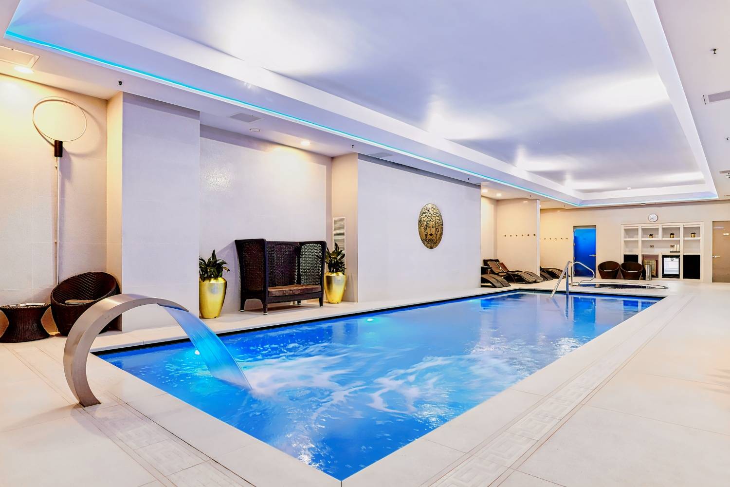 M by Montcalm