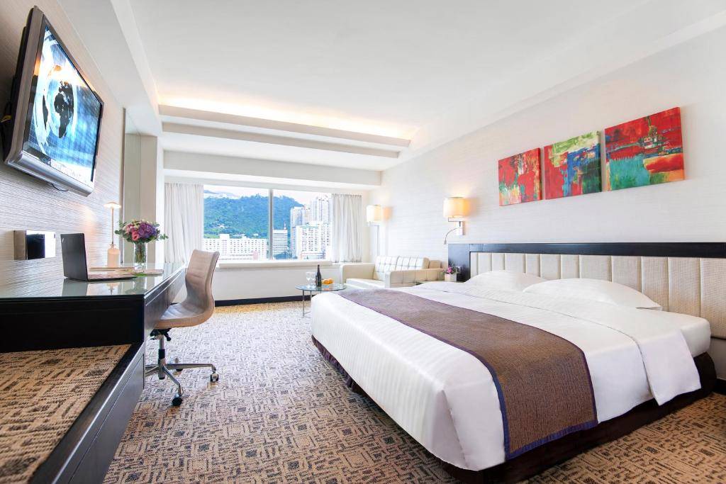 Regal Riverside Hotel
