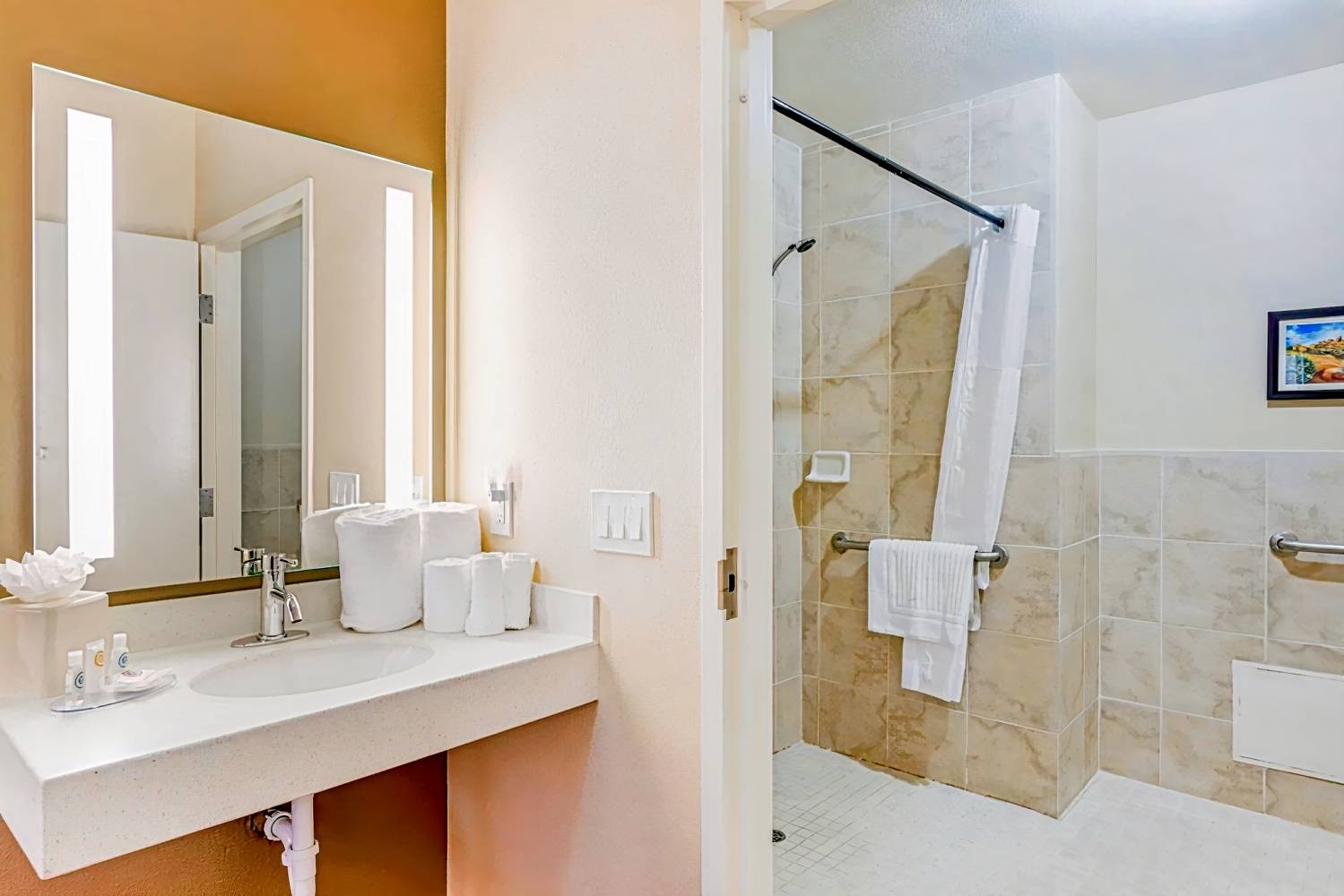 Comfort Inn & Suites Near Ontario Airport