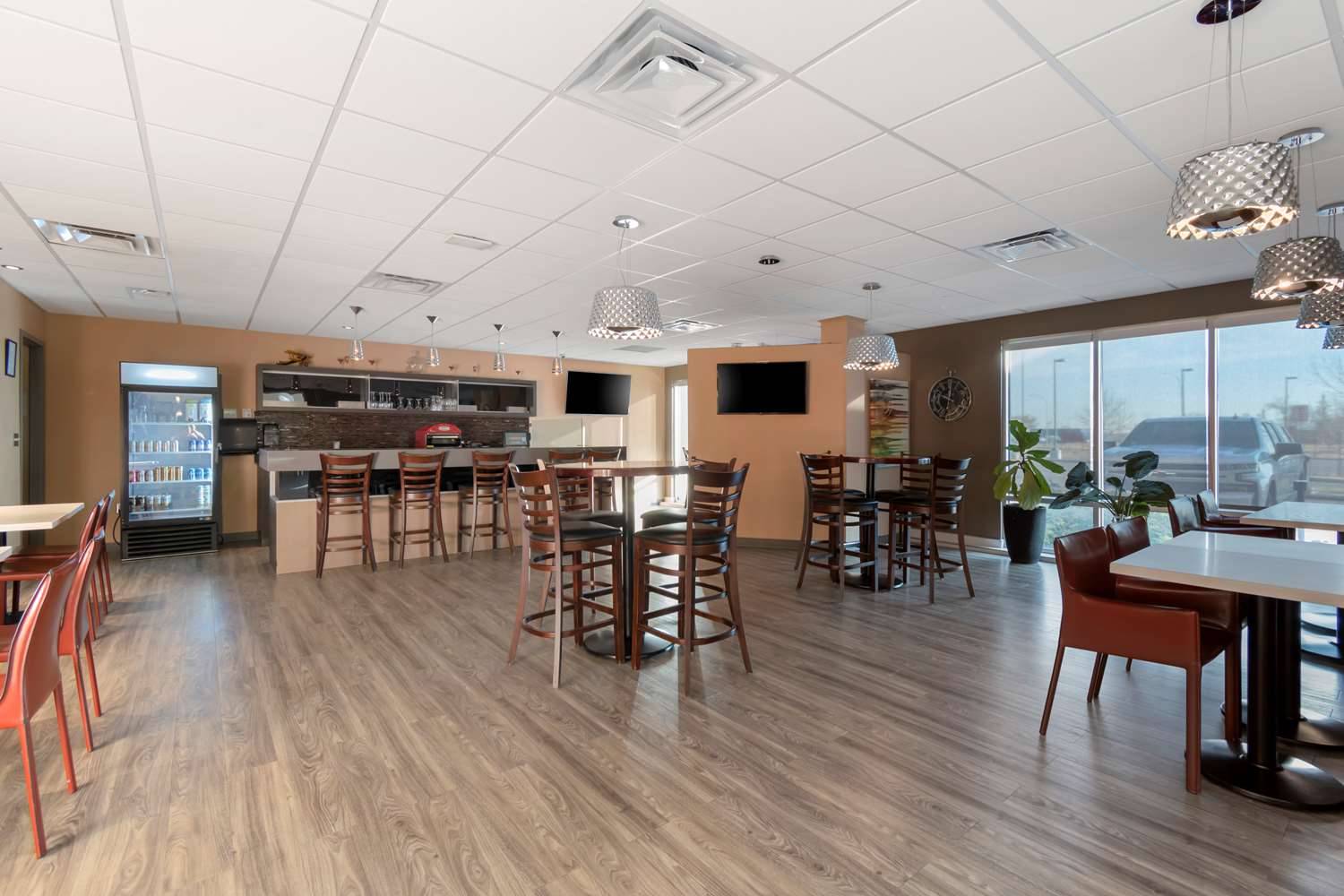Best Western Plus Airport Inn & Suites