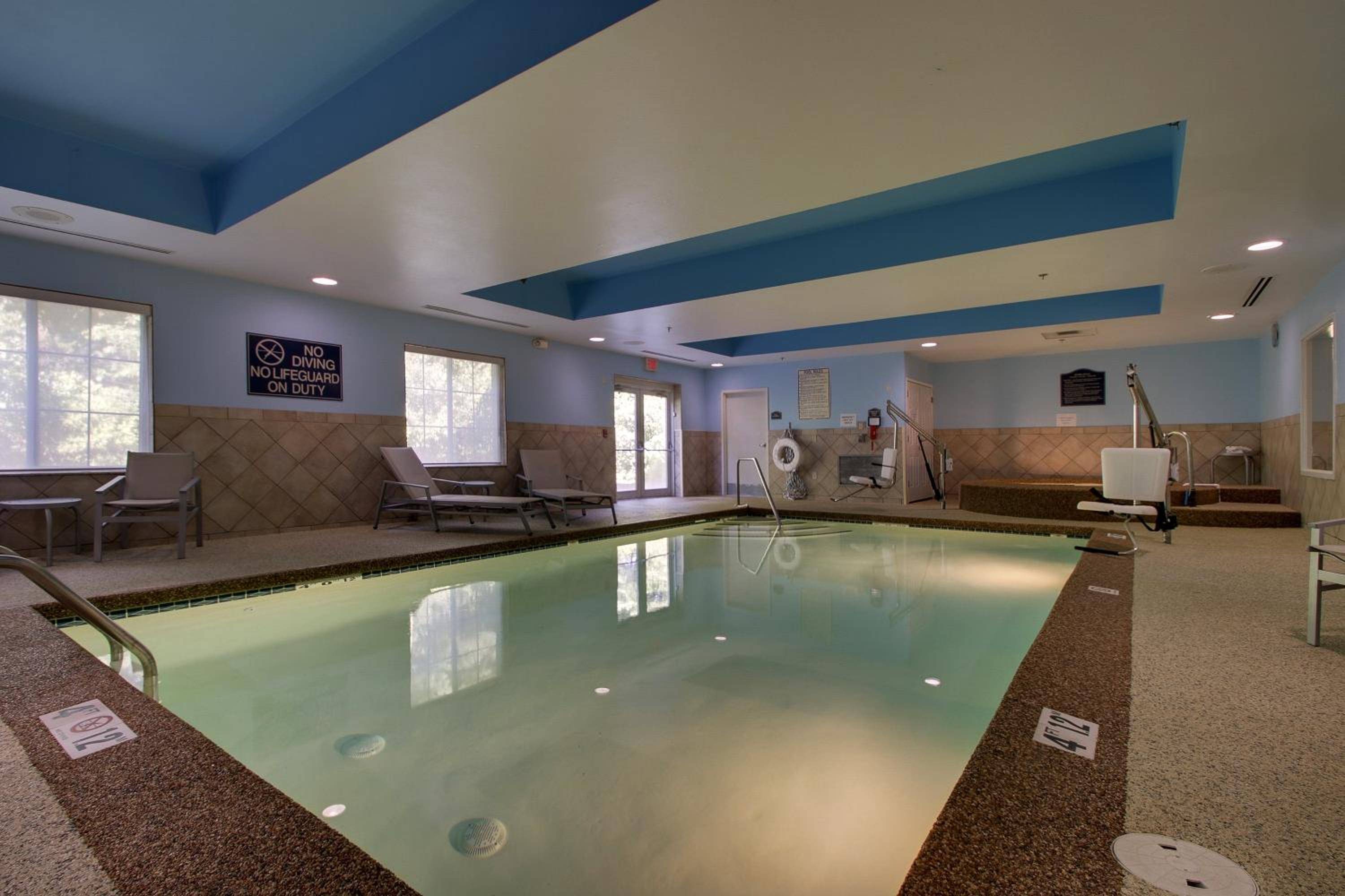 Holiday Inn Express Hotel & Suites Middleboro Raynham, an IHG Hotel