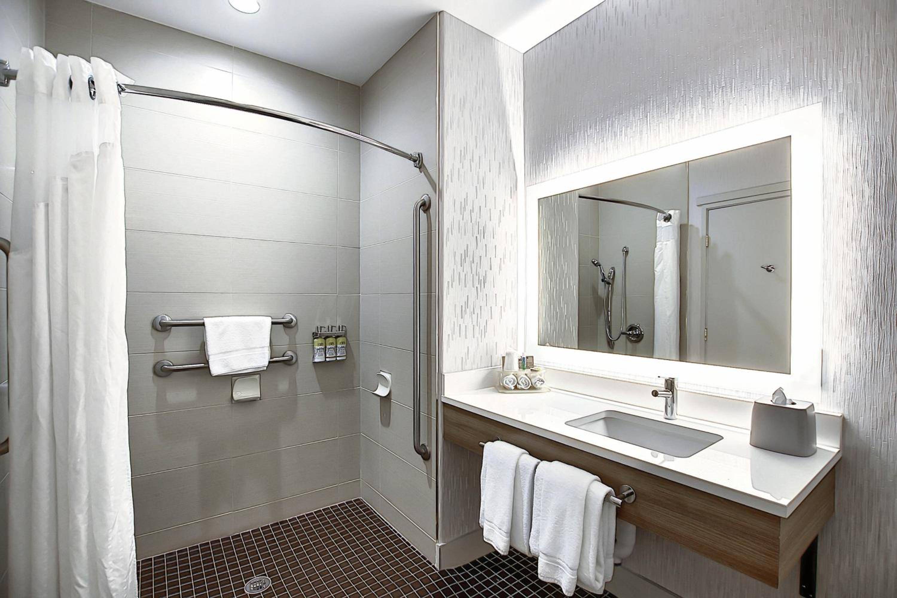 Holiday Inn Express & Suites Airport Calgary