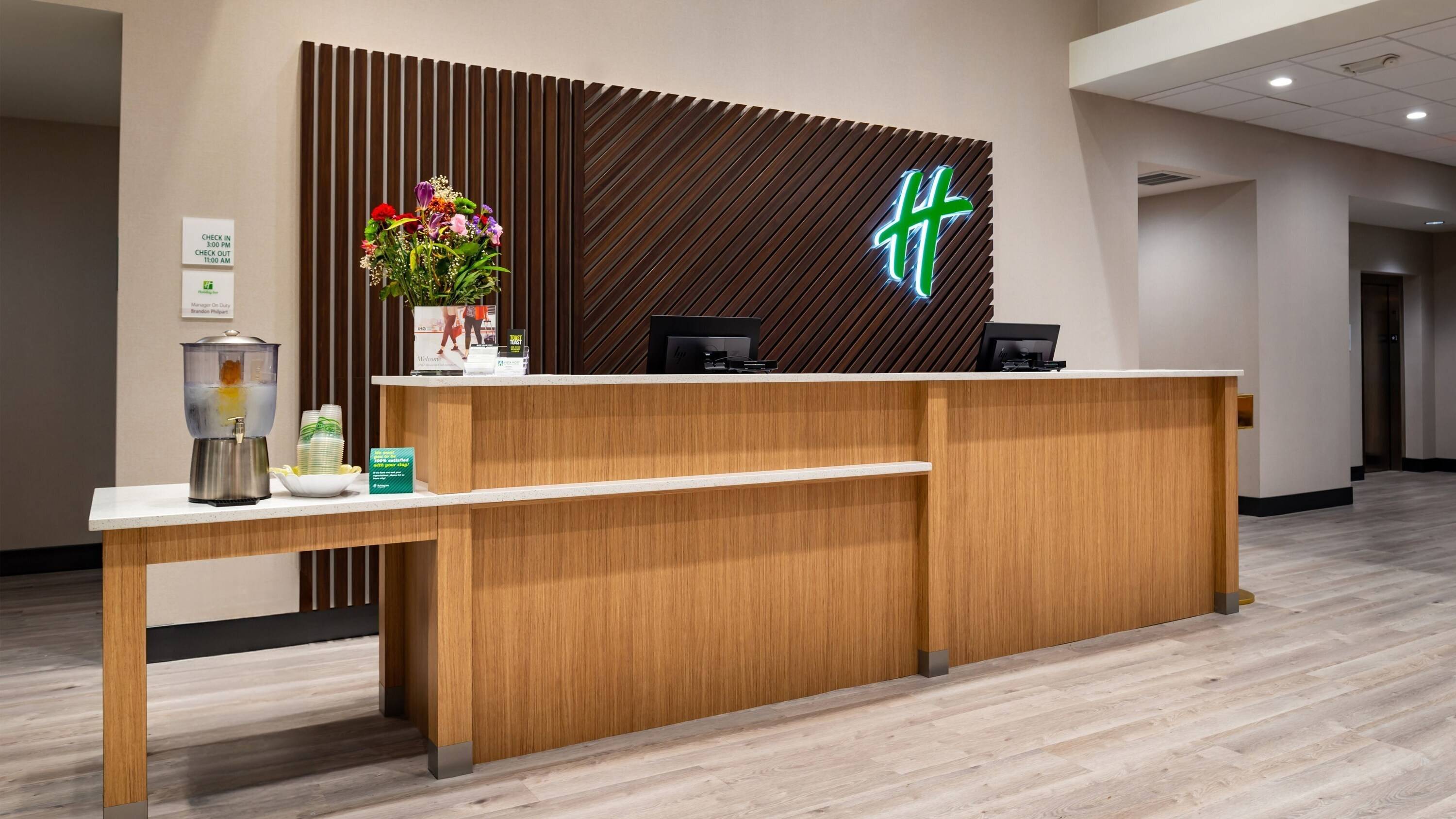 Holiday Inn & Suites Orlando  I-Drive Theme Parks