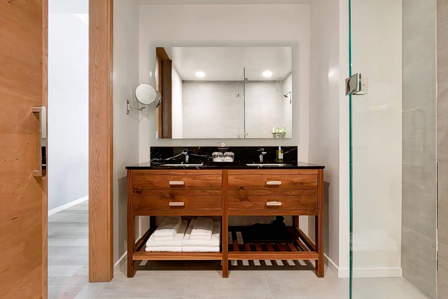 Park James , Menlo Park hotel during the day Dayuse.sg