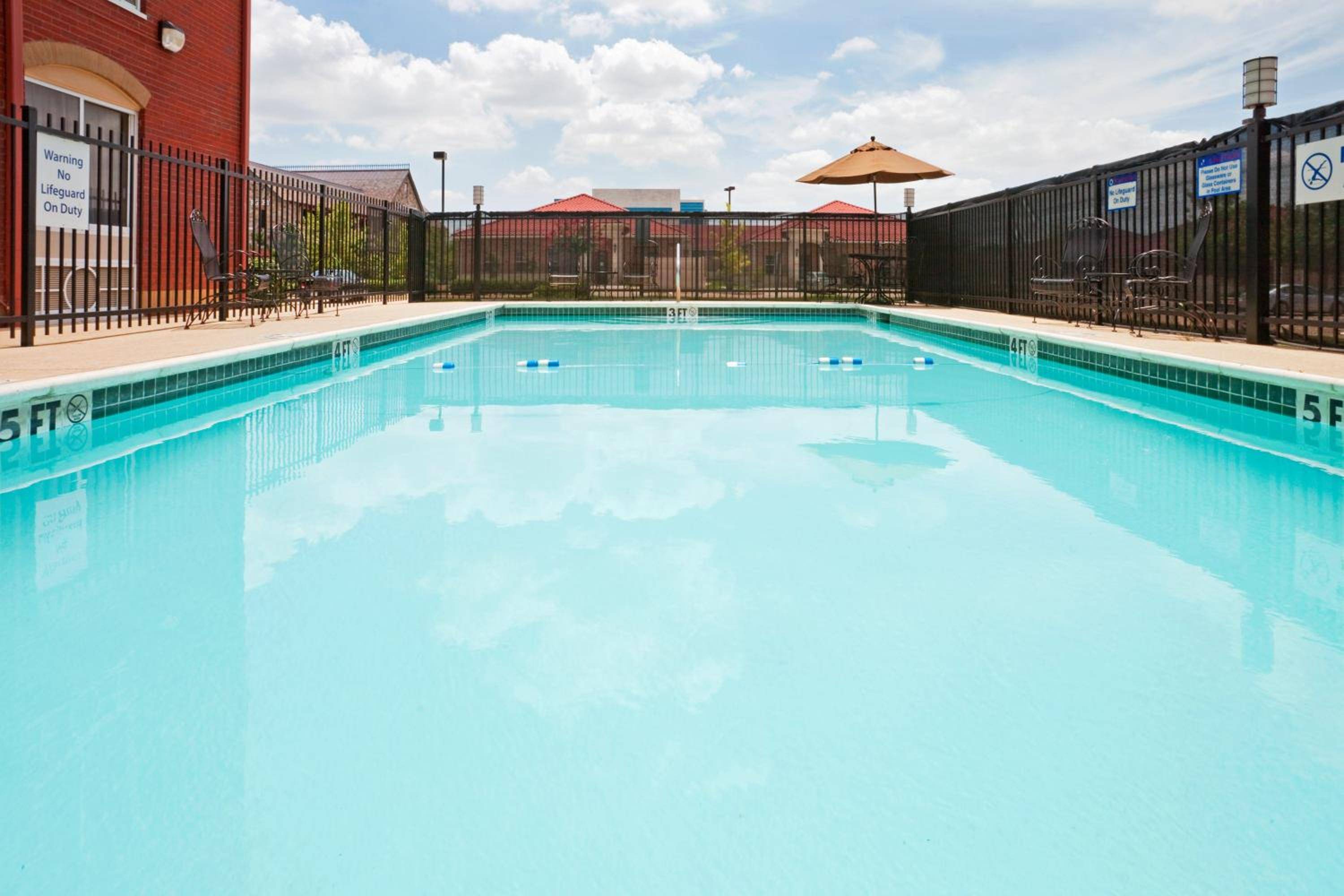 Holiday Inn Express Hotel & Suites Dallas-North Tollway/North Plano, an IHG Hotel