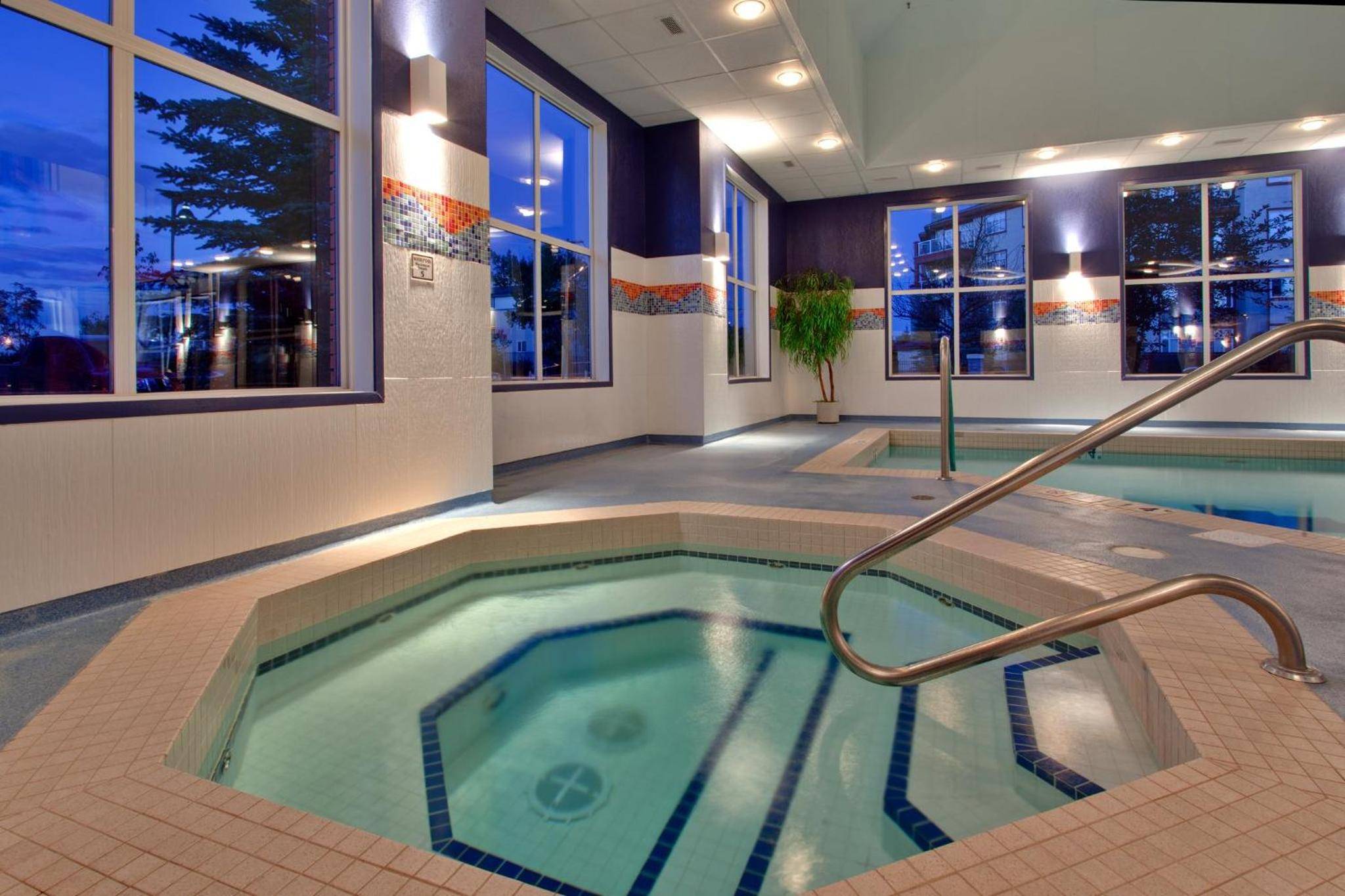 Holiday Inn Express & Suites, Calgary South McLeod Trail