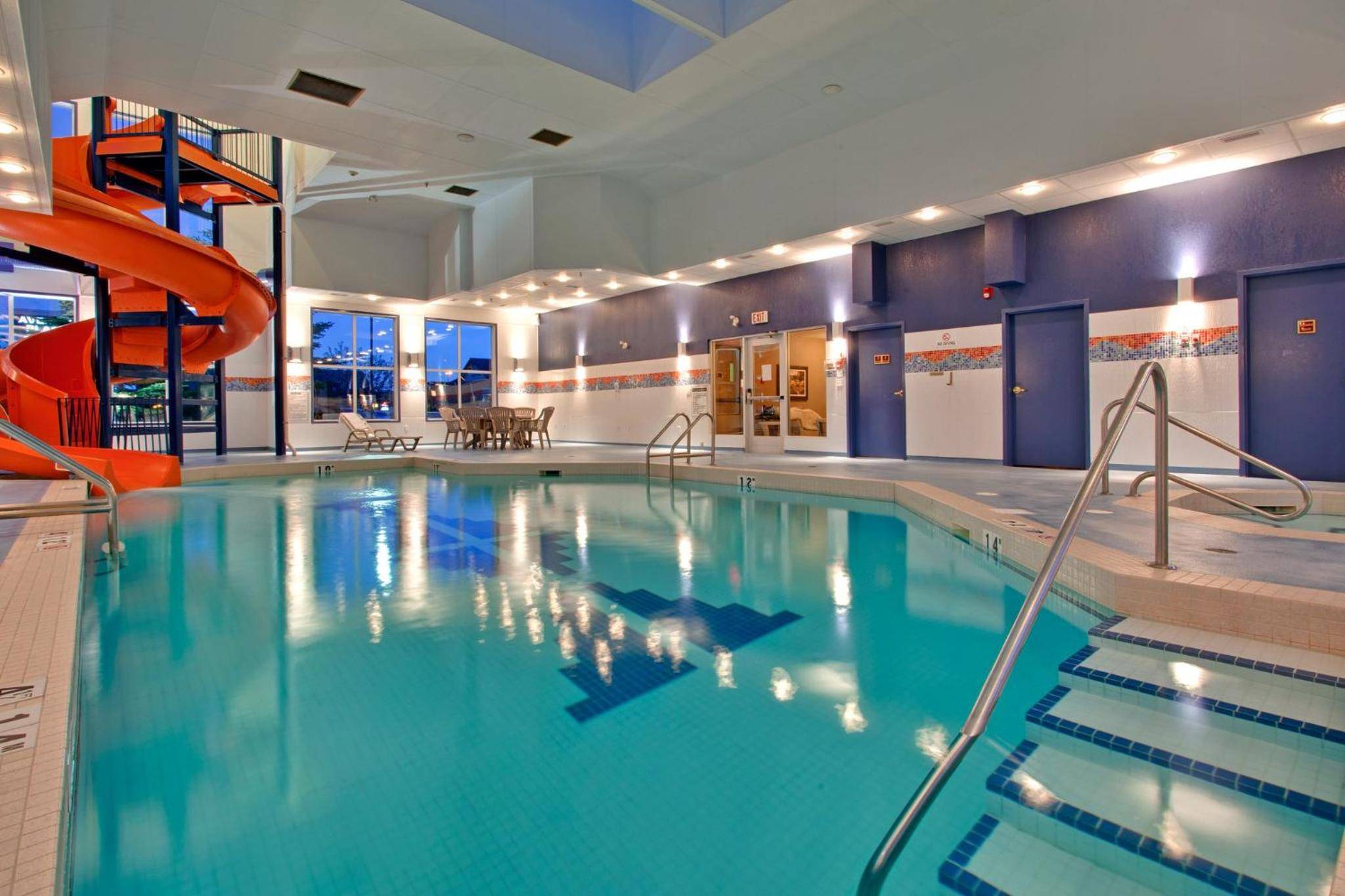 Holiday Inn Express & Suites, Calgary South McLeod Trail