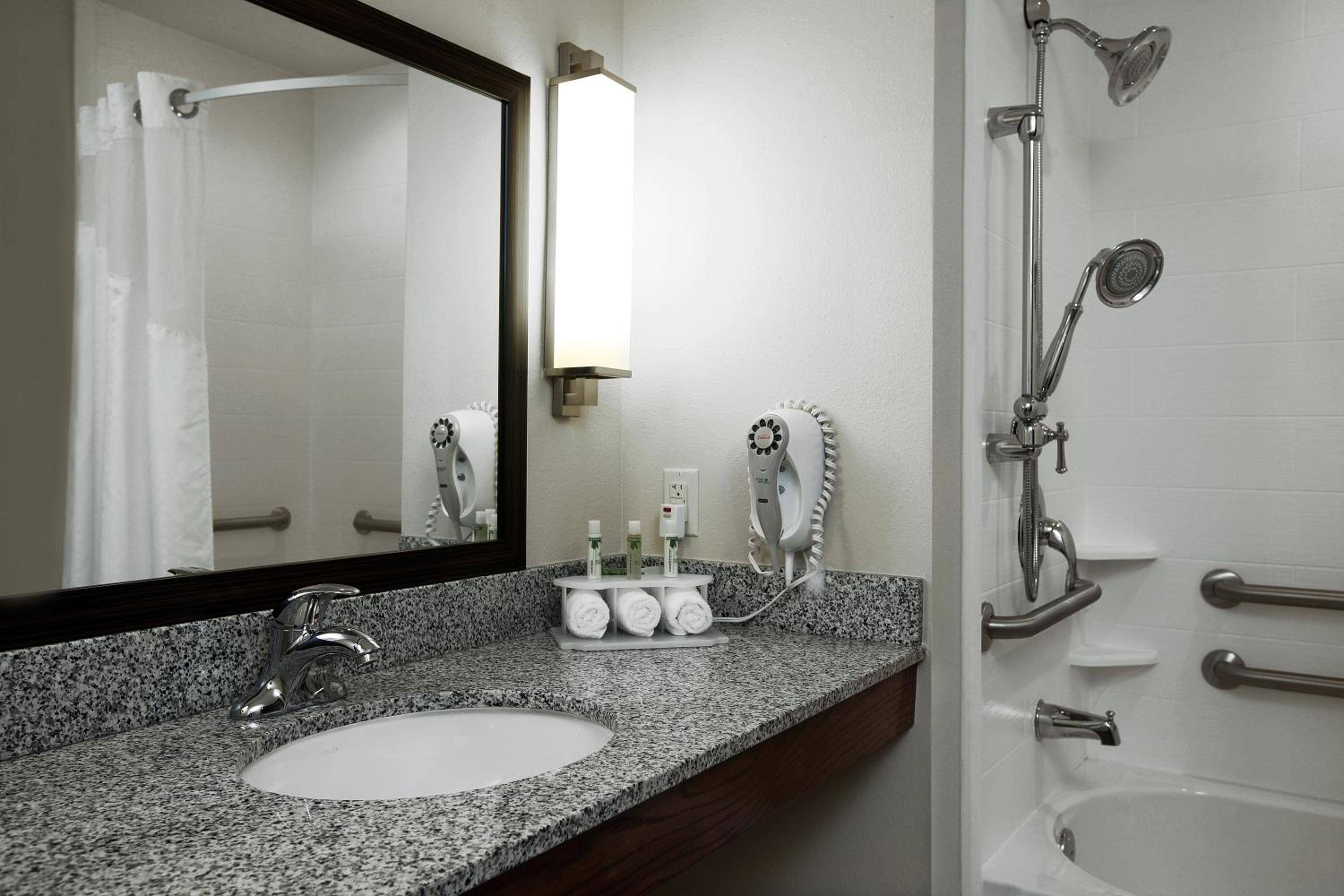 Holiday Inn Express & Suites Omaha South Ralston Arena