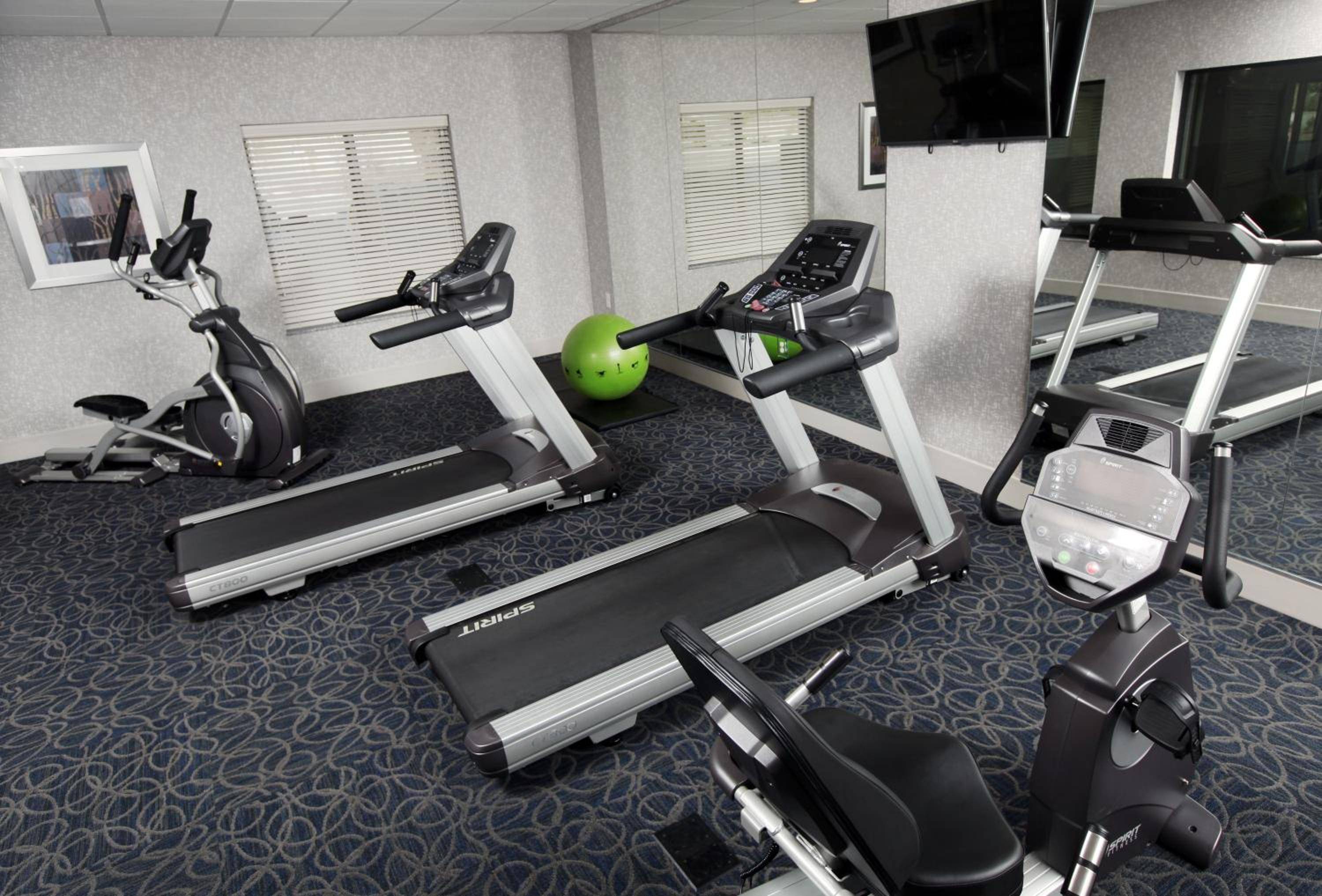 Holiday Inn Express & Suites Omaha South Ralston Arena