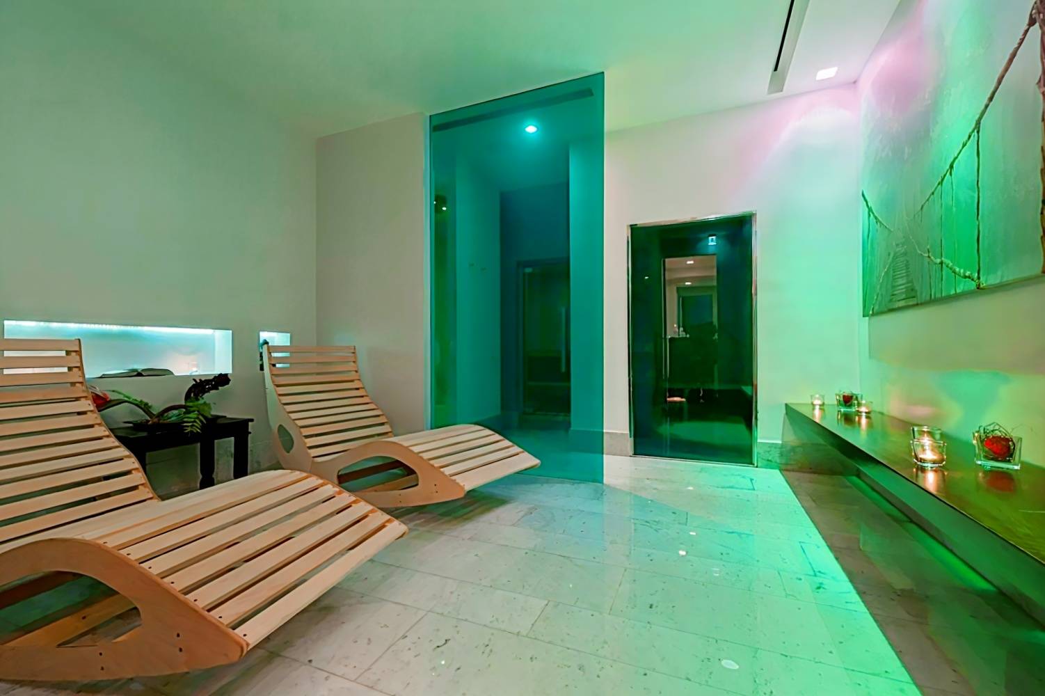 Hotel White