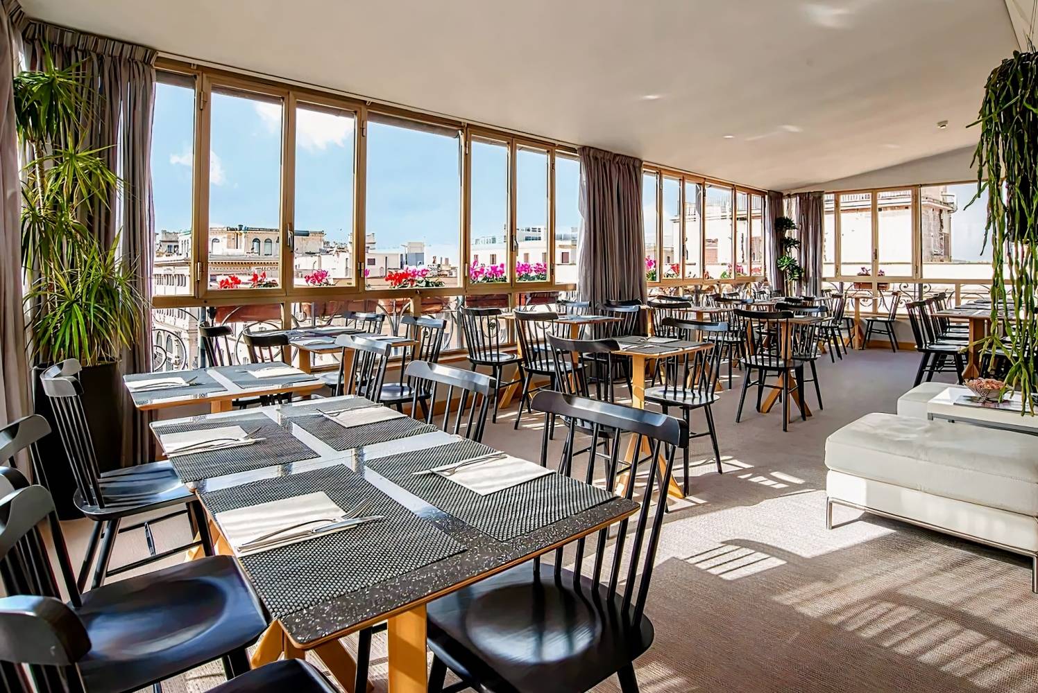 Hotel Tritone