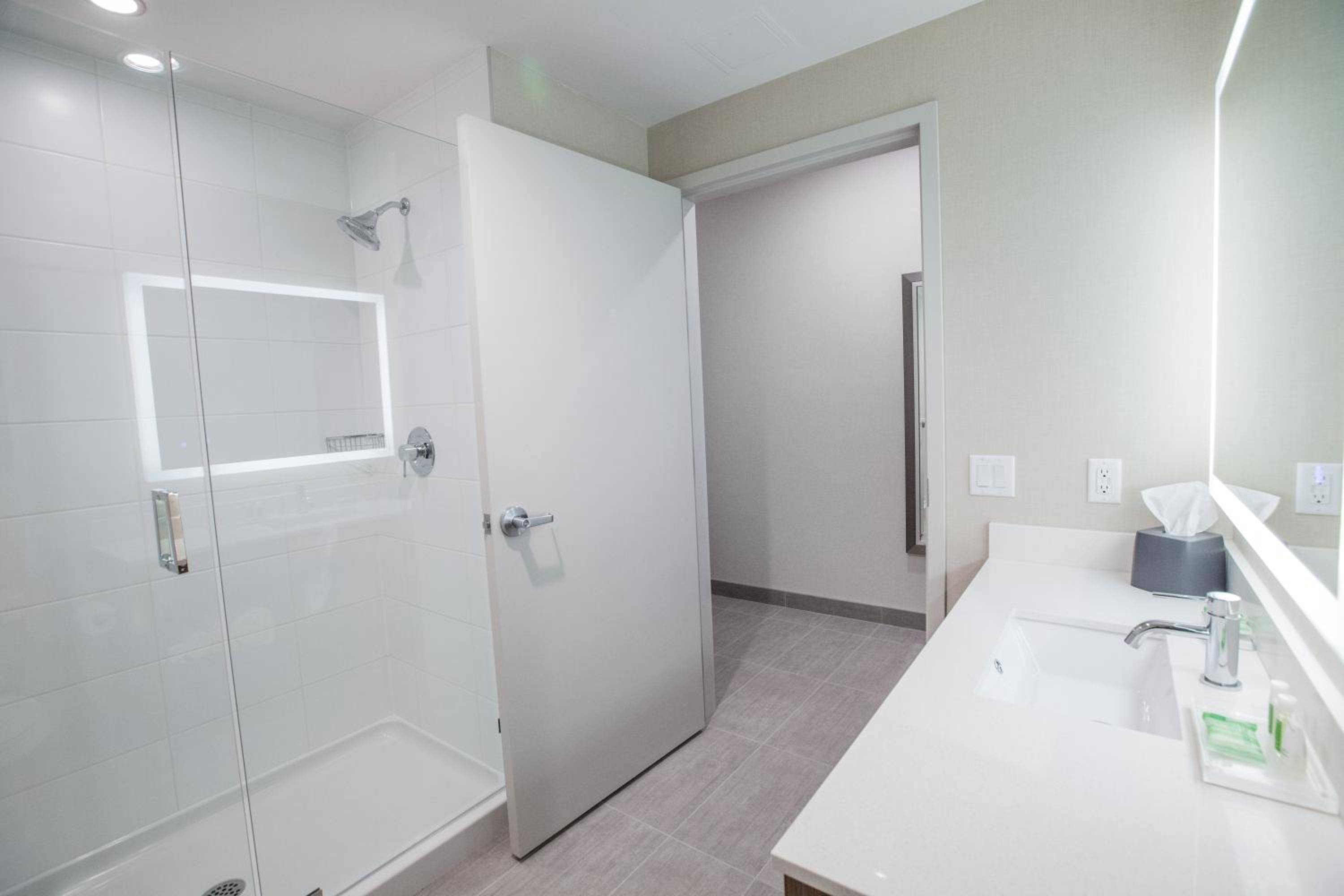 Holiday Inn Hotel & Suites Calgary South - Conference Ctr