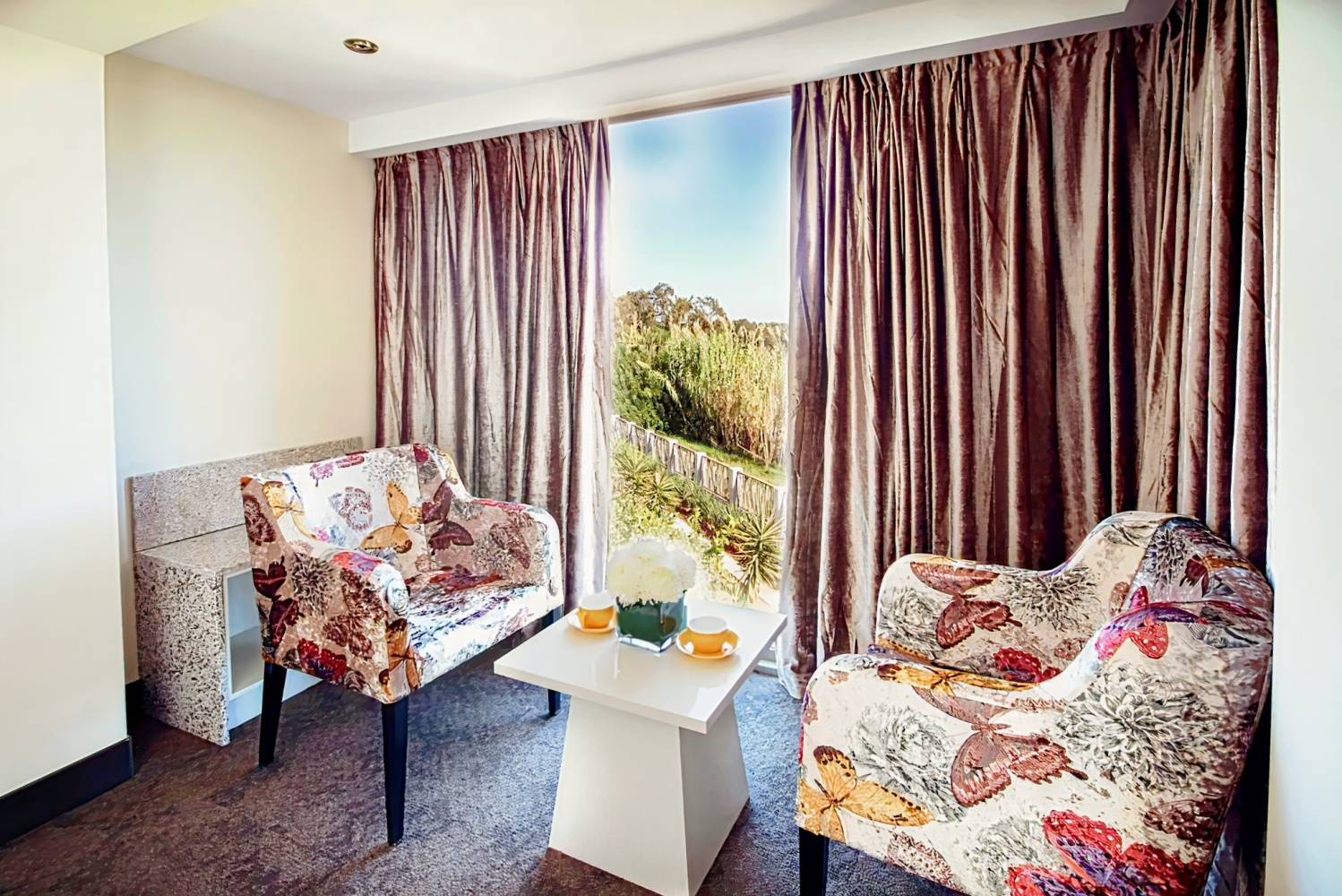 Swan River Hotel