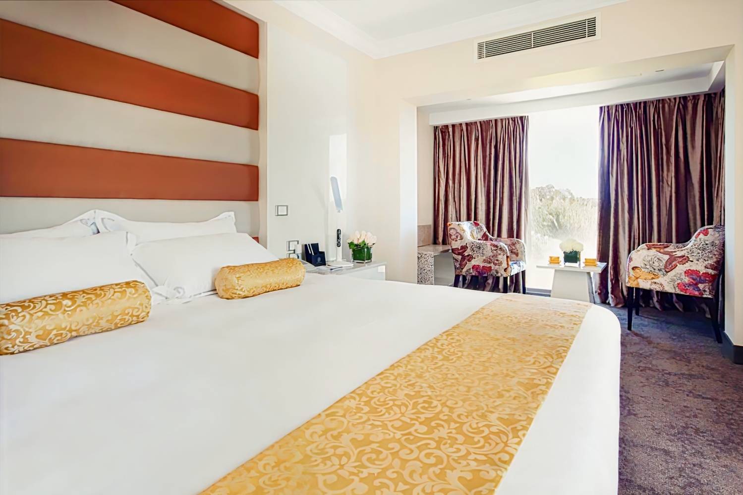 Swan River Hotel
