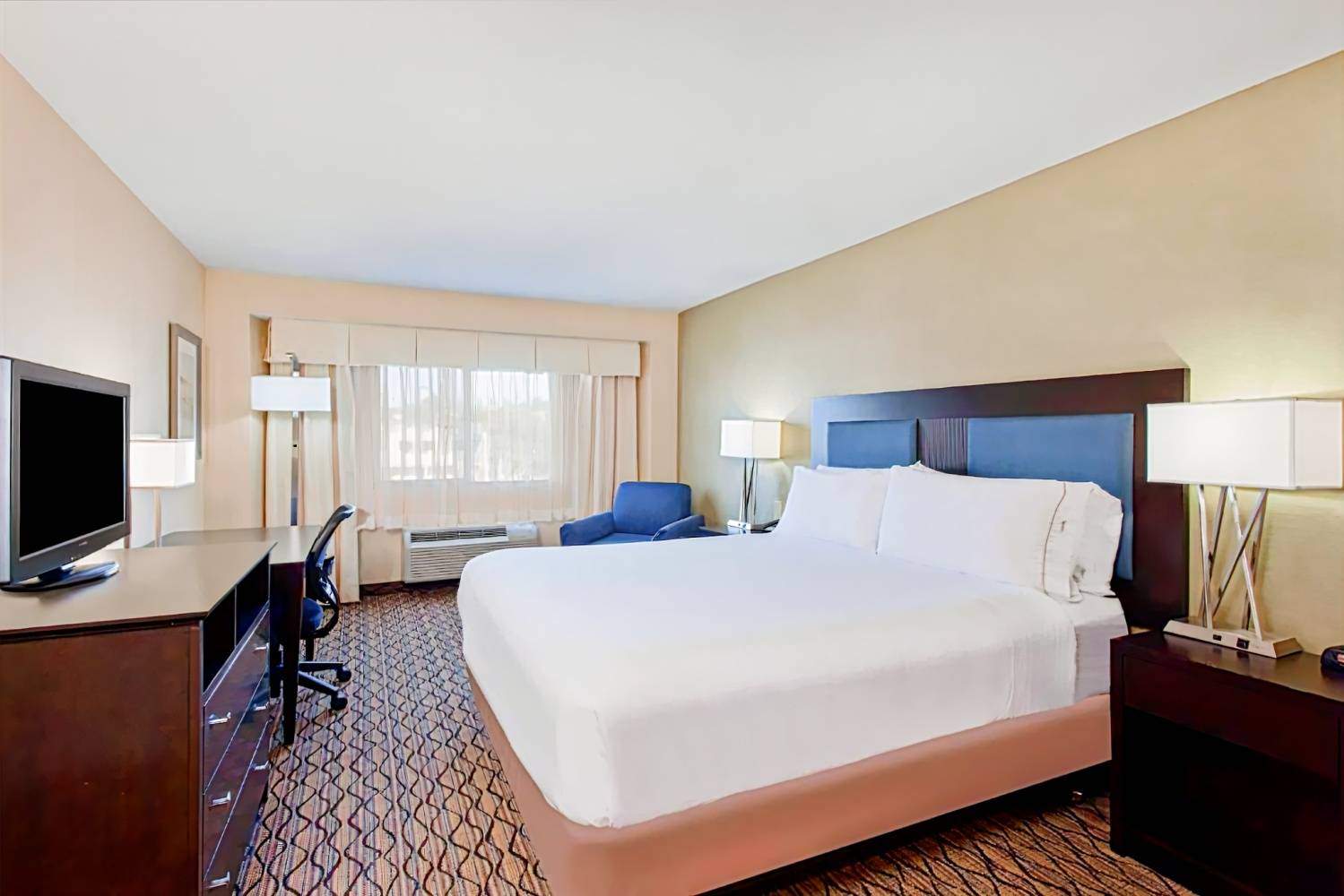 Holiday Inn Express Newport Beach, an IHG Hotel